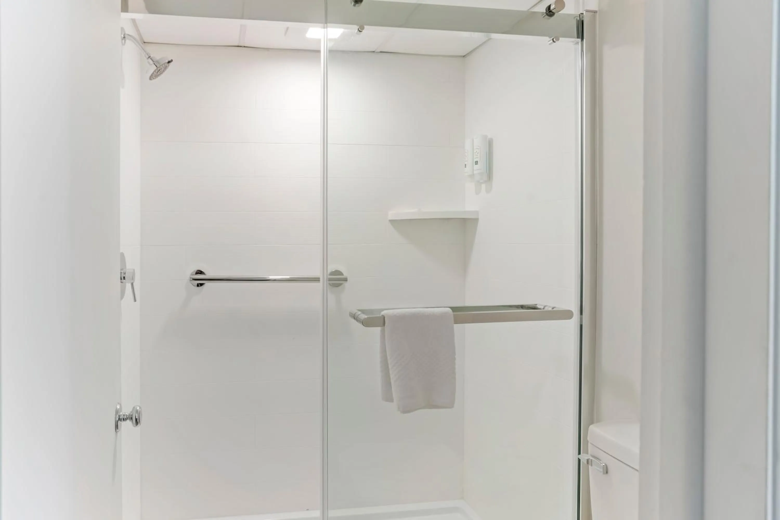 Bathroom in Quality Inn Smoketown - Lancaster Area