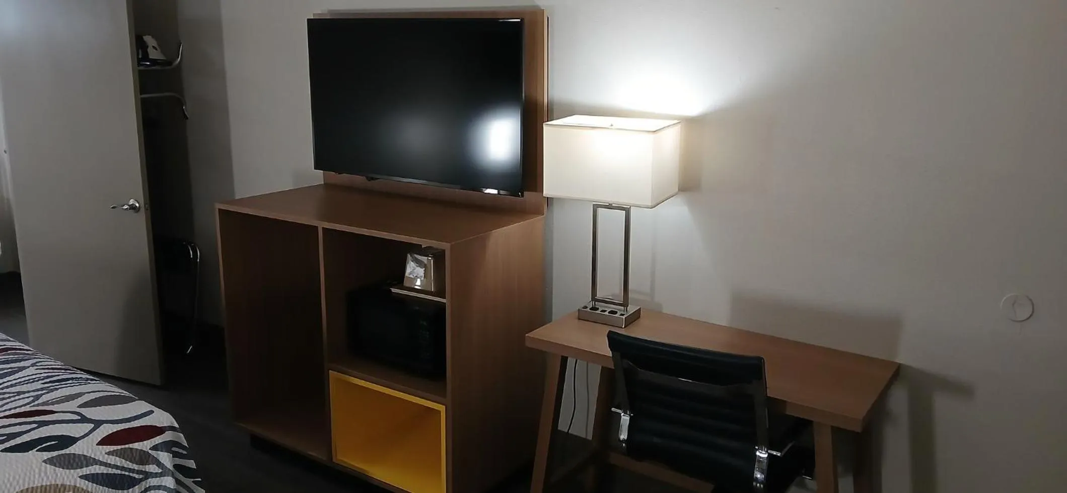 Bedroom in Red Roof Inn Leeds