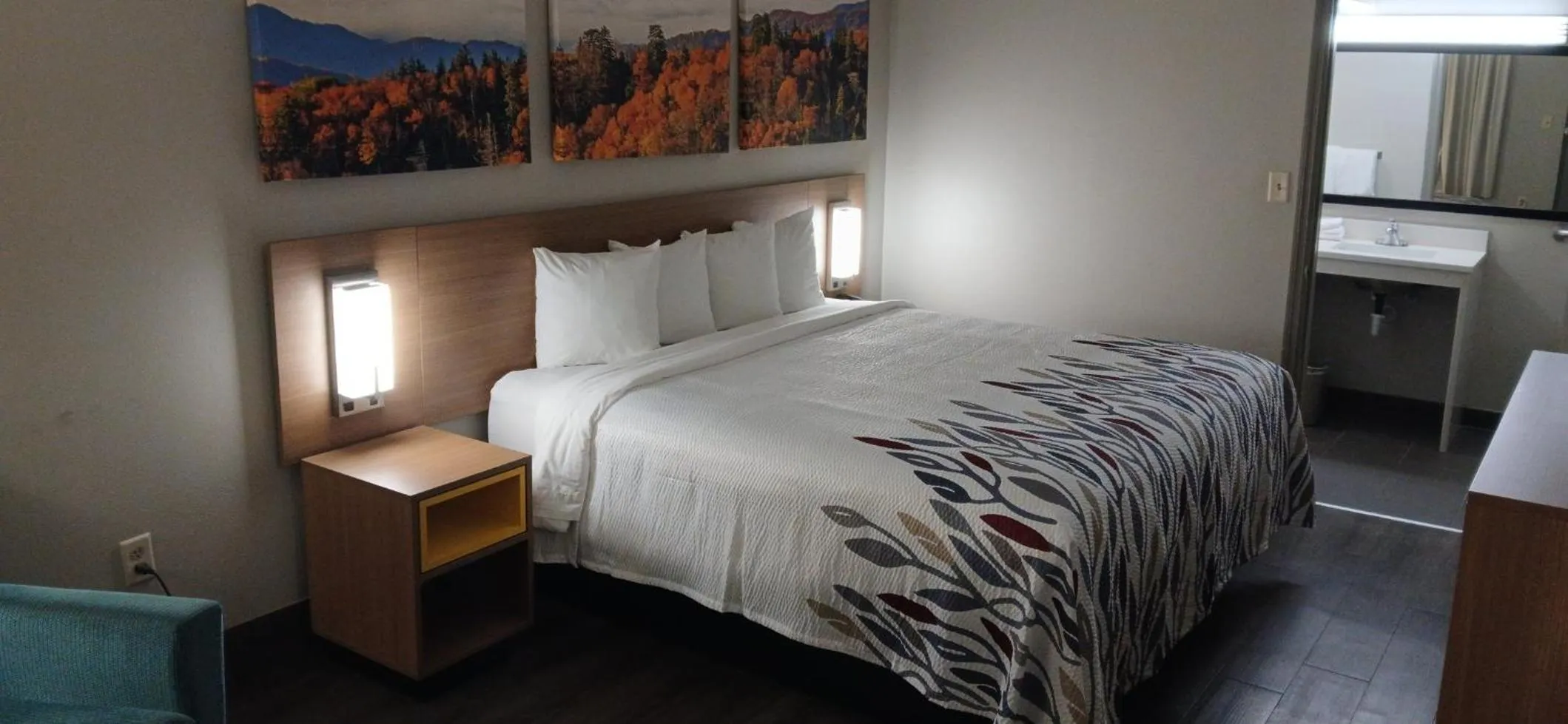 Bedroom, Bed in Red Roof Inn Leeds