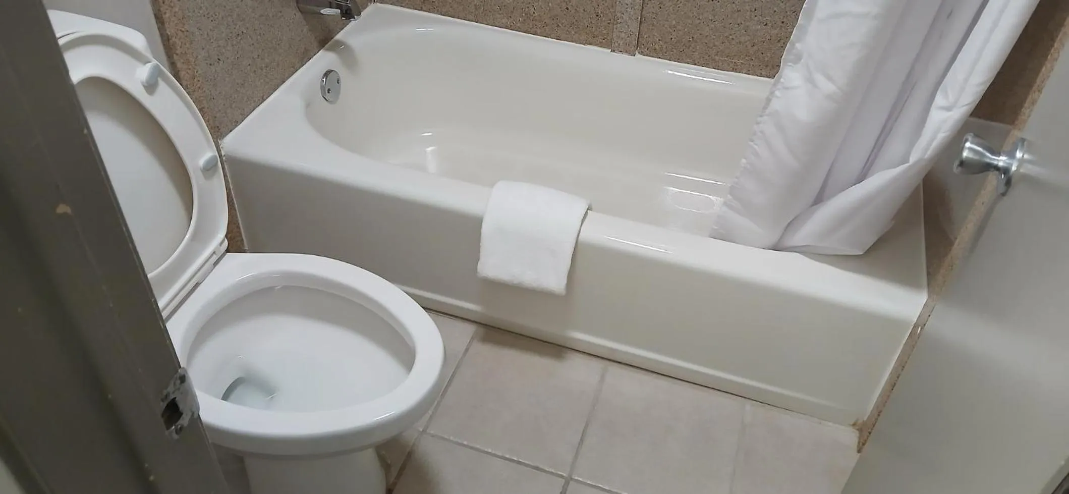 Bathroom in Red Roof Inn Leeds