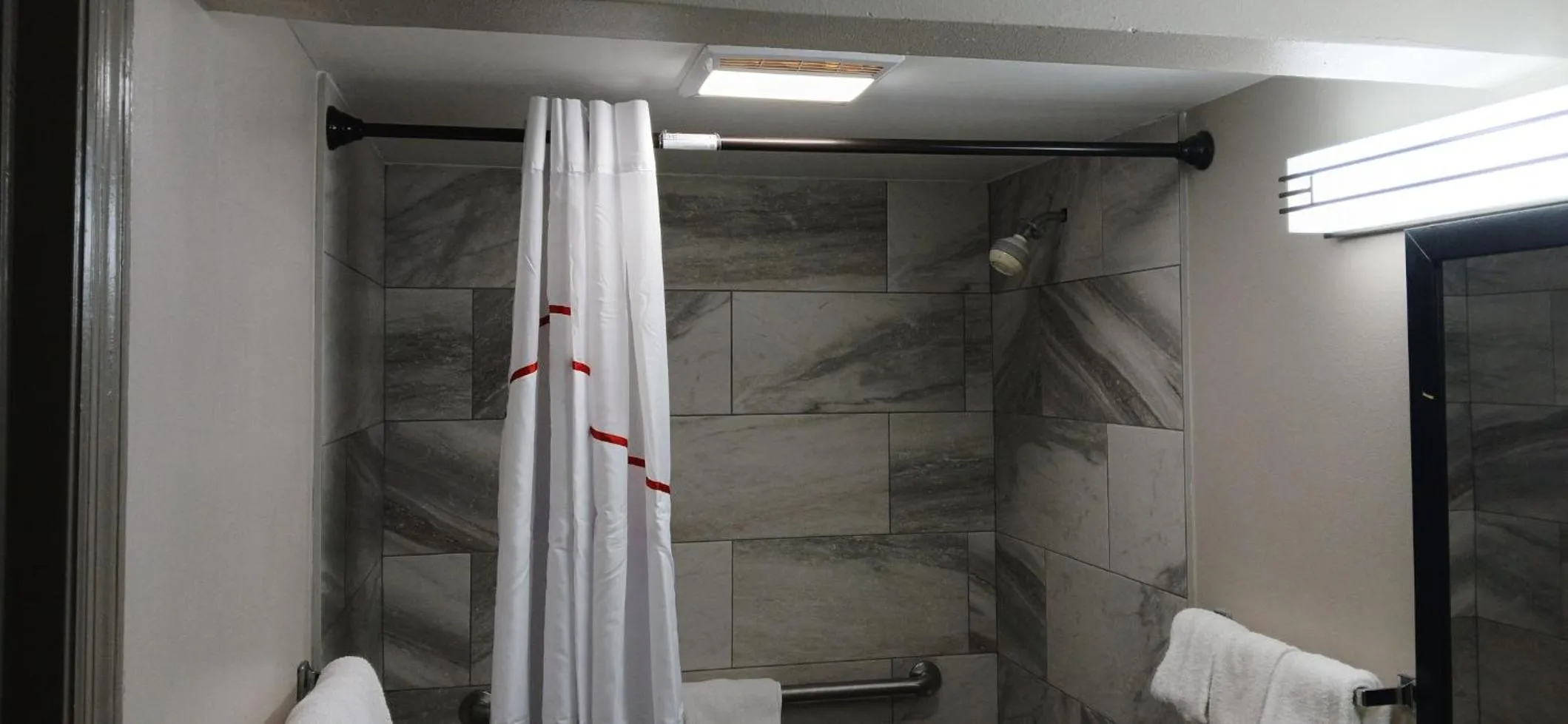 Bathroom in Red Roof Inn Leeds