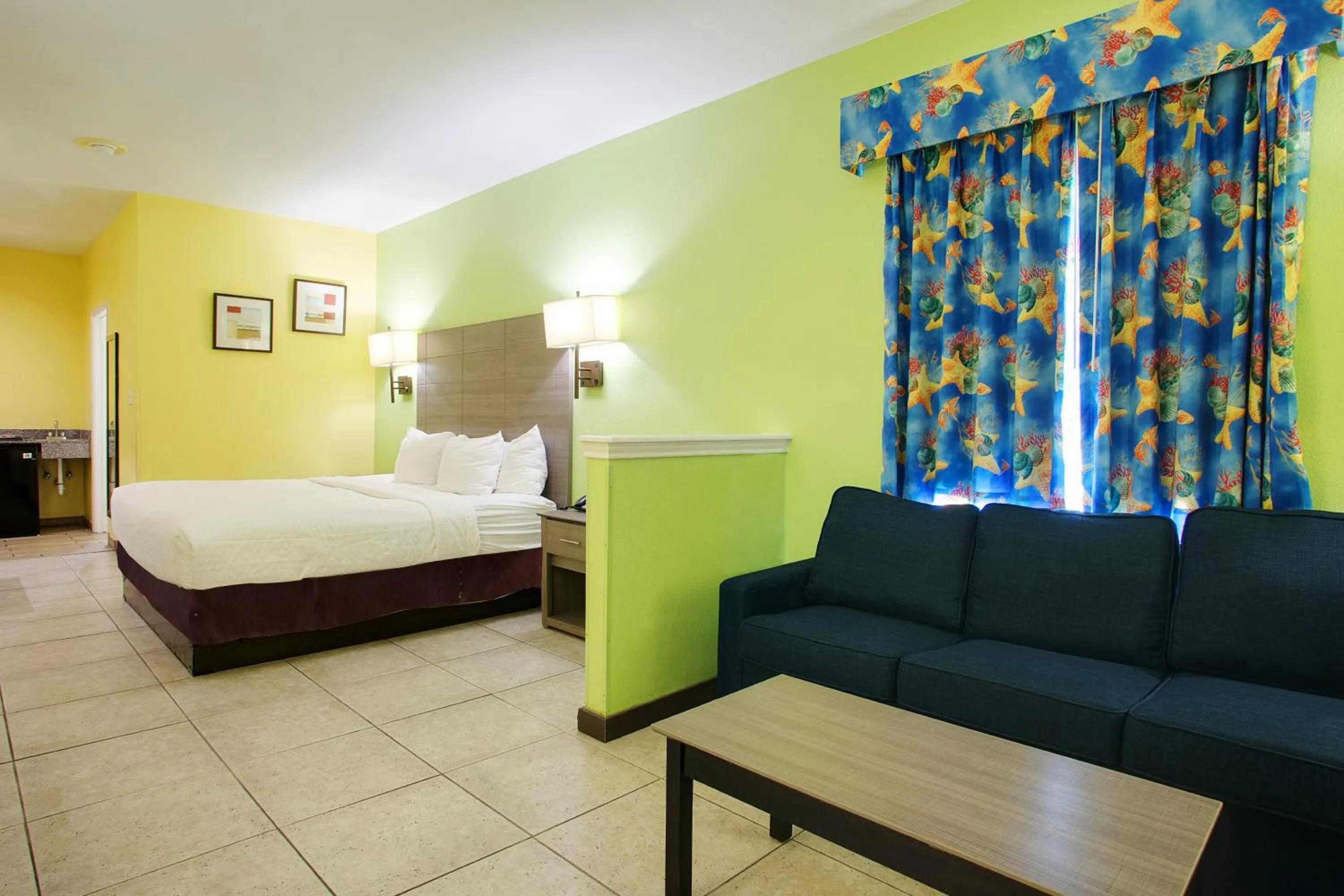 Photo of the whole room, Bed in Plantation Suites and Conference Center