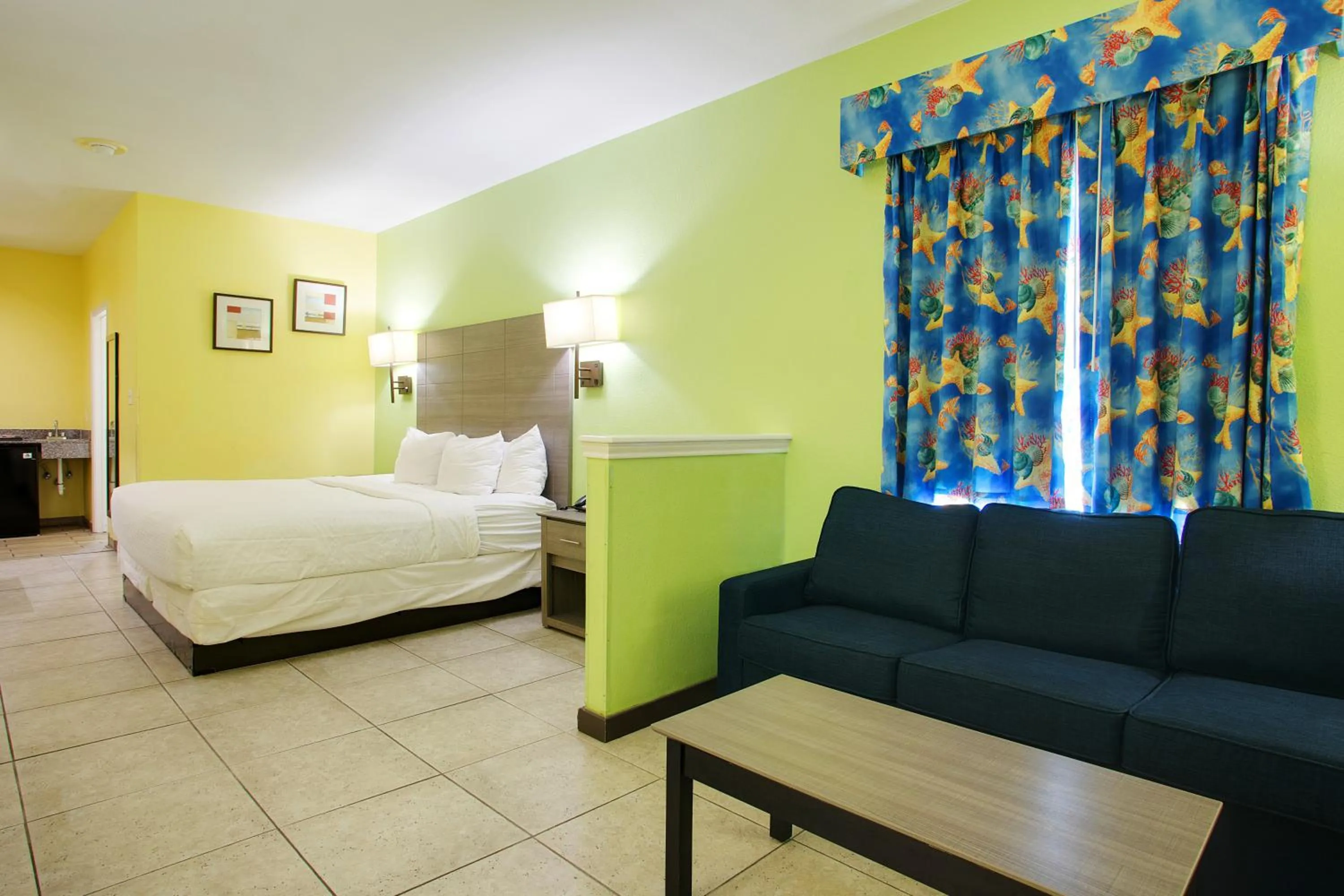 Photo of the whole room, Bed in Plantation Suites and Conference Center