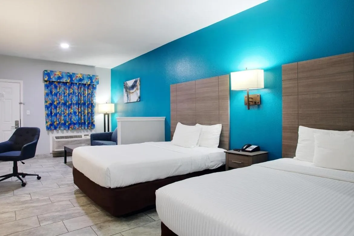 Bedroom, Bed in Plantation Suites and Conference Center