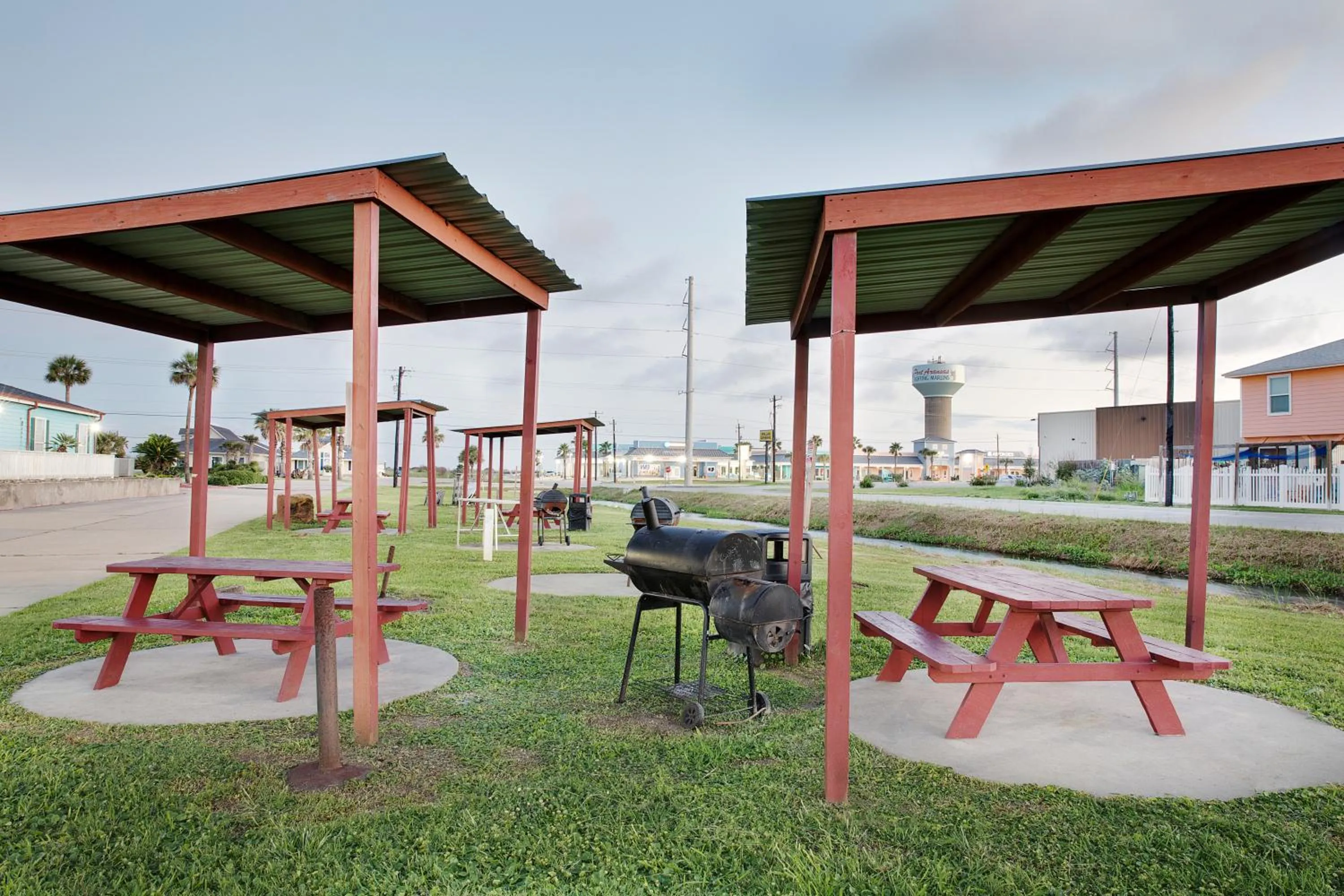 BBQ facilities in Plantation Suites and Conference Center