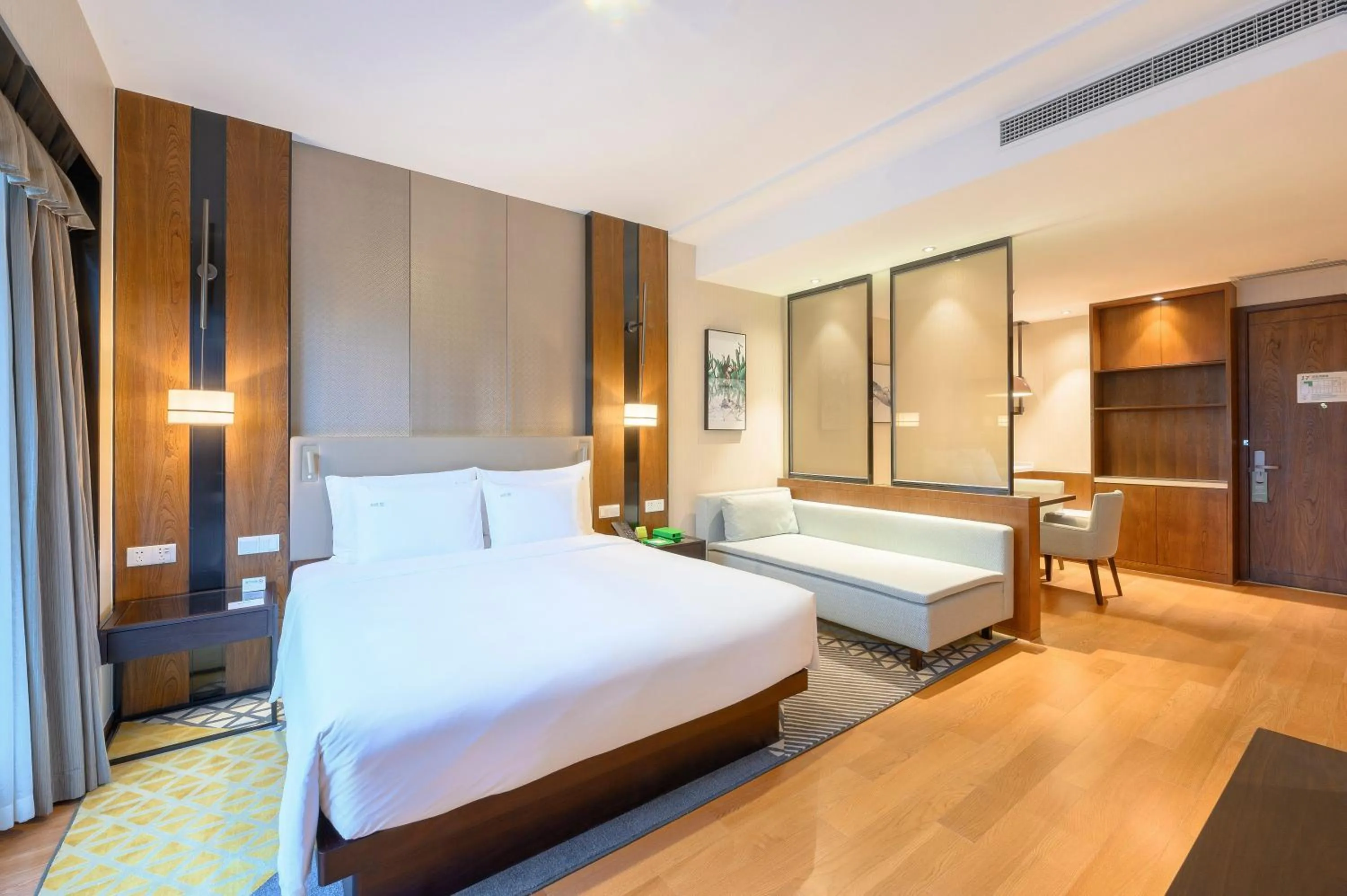Photo of the whole room, Bed in Holiday Inn Kunshan, an IHG Hotel