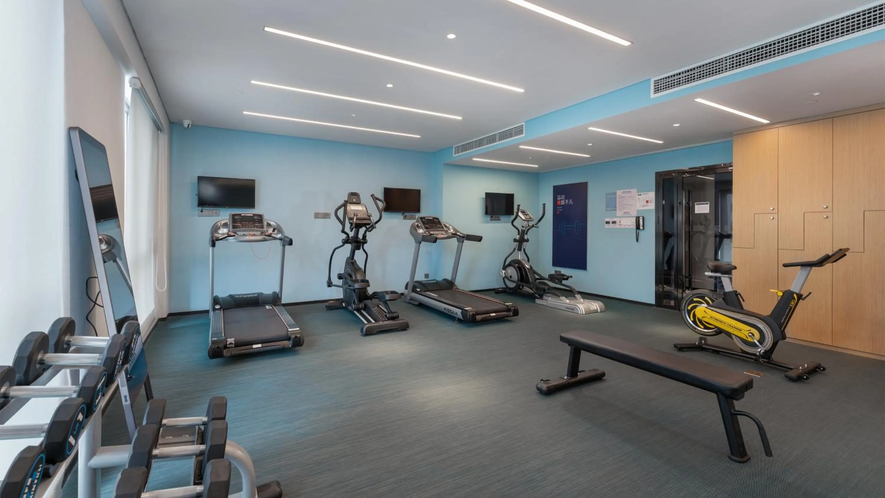 Fitness centre/facilities in Holiday Inn Express Kunming West by IHG