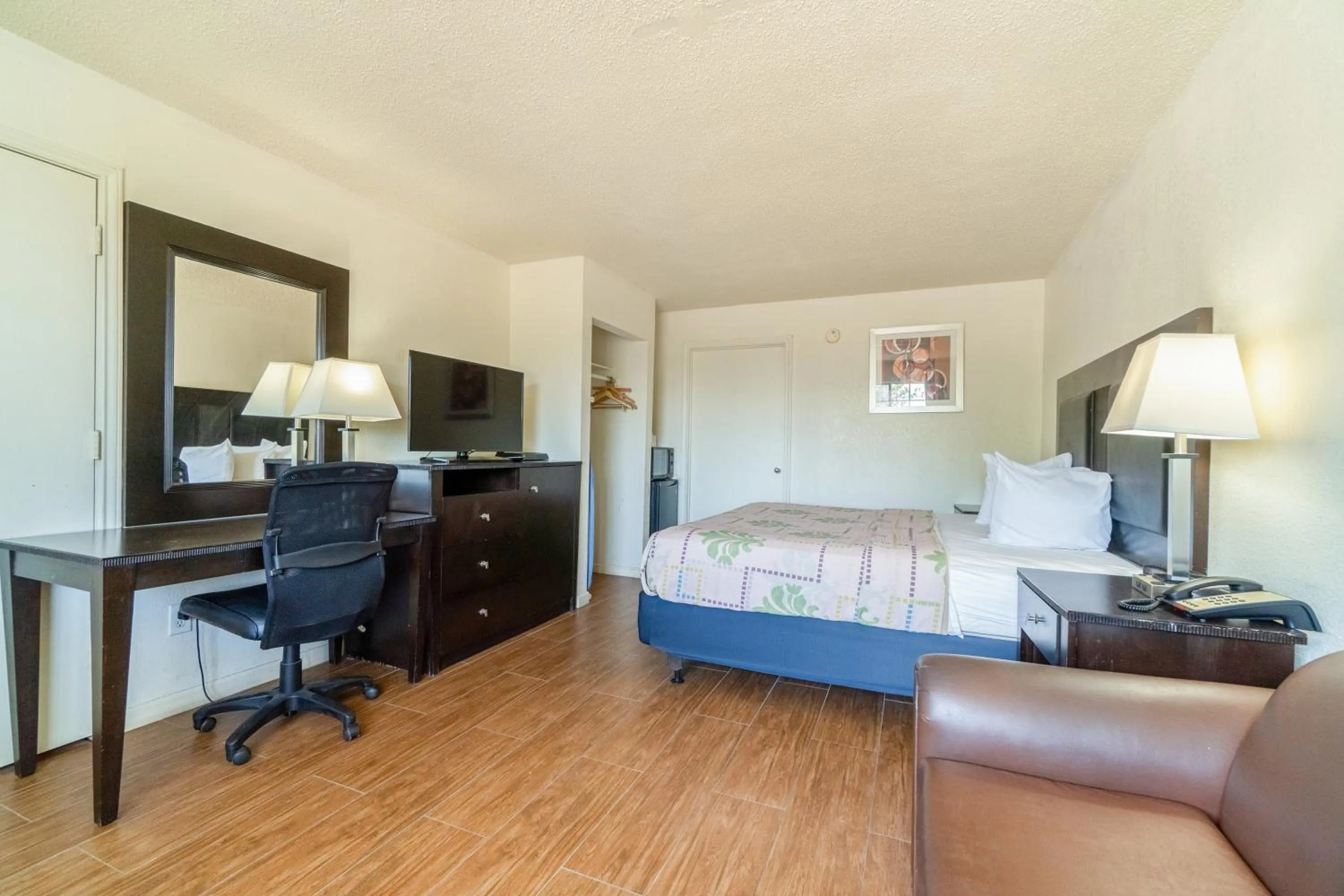 Bed in Executive Inn Port Lavaca by OYO