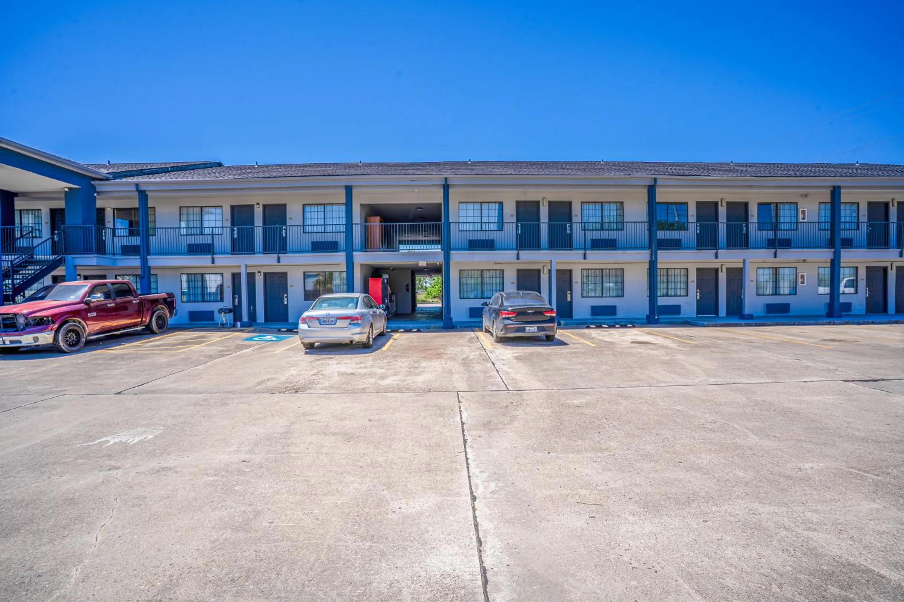Parking in Executive Inn Port Lavaca by OYO