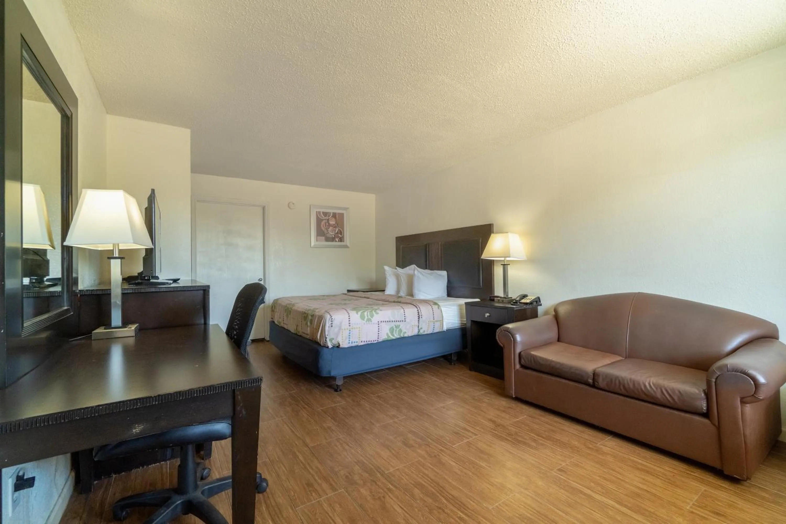 TV and multimedia, Bed in Executive Inn Port Lavaca by OYO