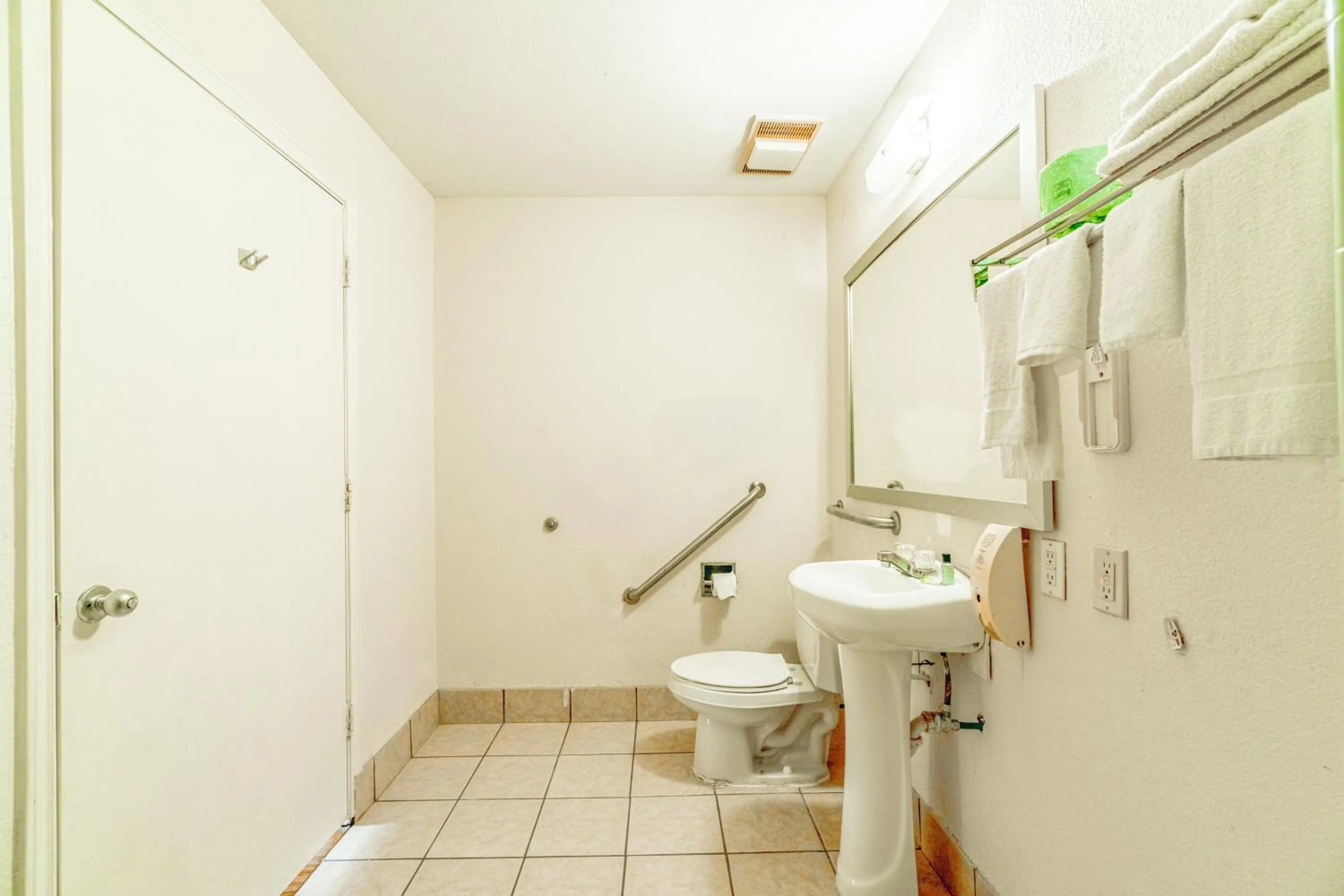 Bathroom in Executive Inn Port Lavaca by OYO