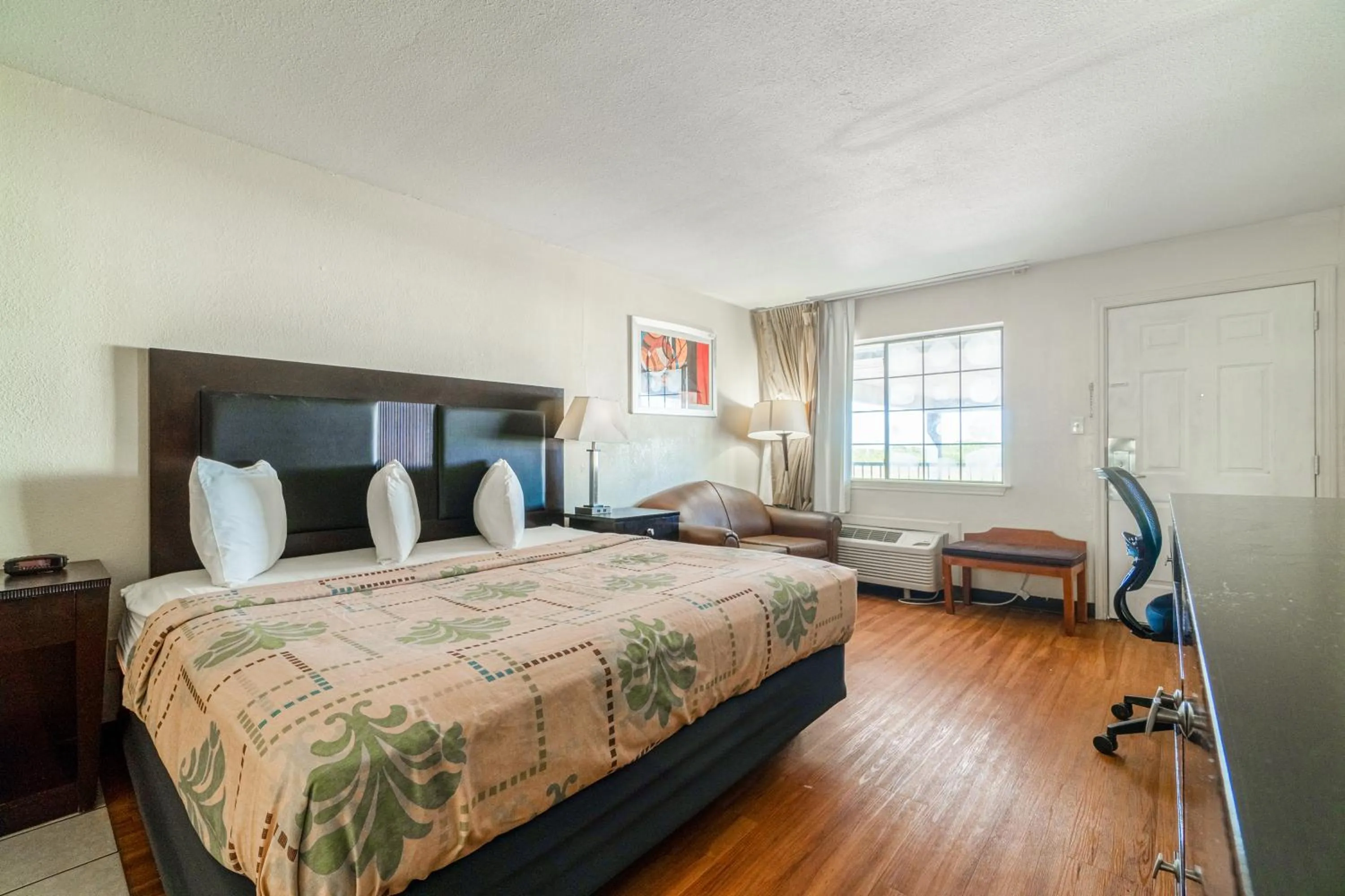 Bedroom, Bed in Executive Inn Port Lavaca by OYO