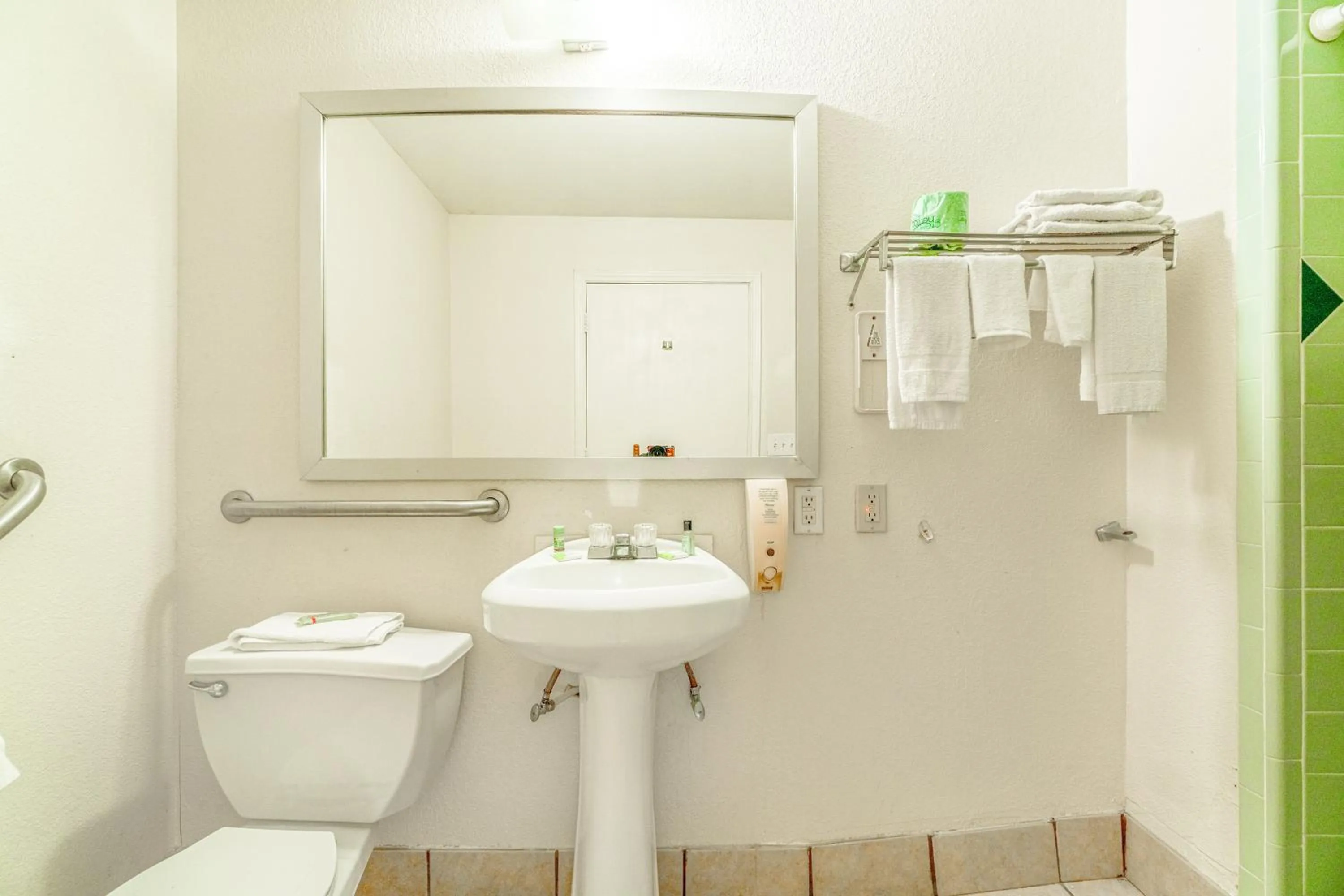 Bathroom in Executive Inn Port Lavaca by OYO