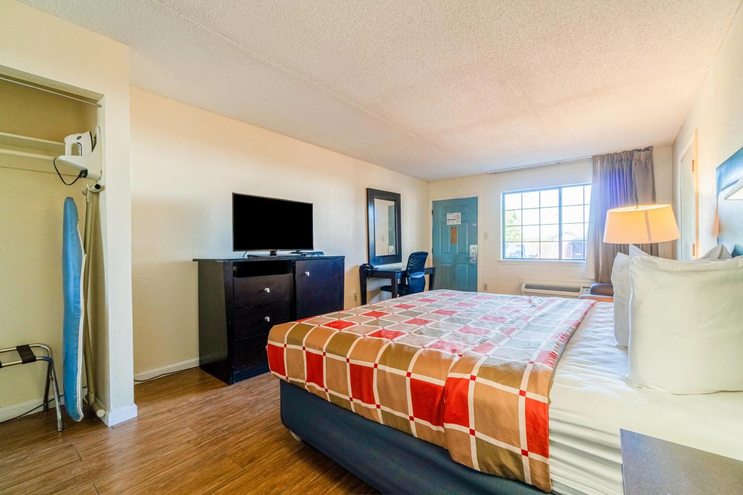 Bed in Executive Inn Port Lavaca by OYO