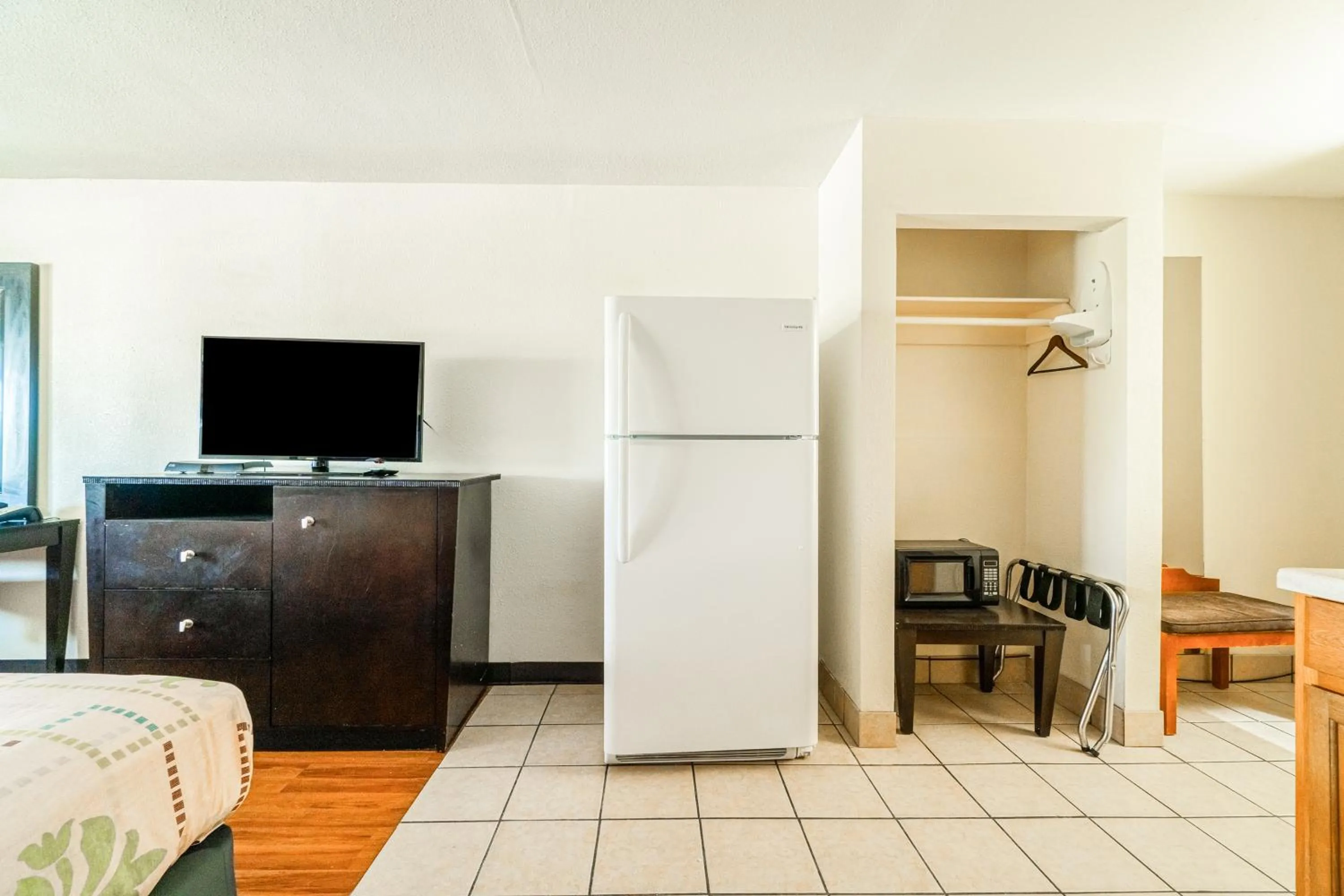 Bed in Executive Inn Port Lavaca by OYO