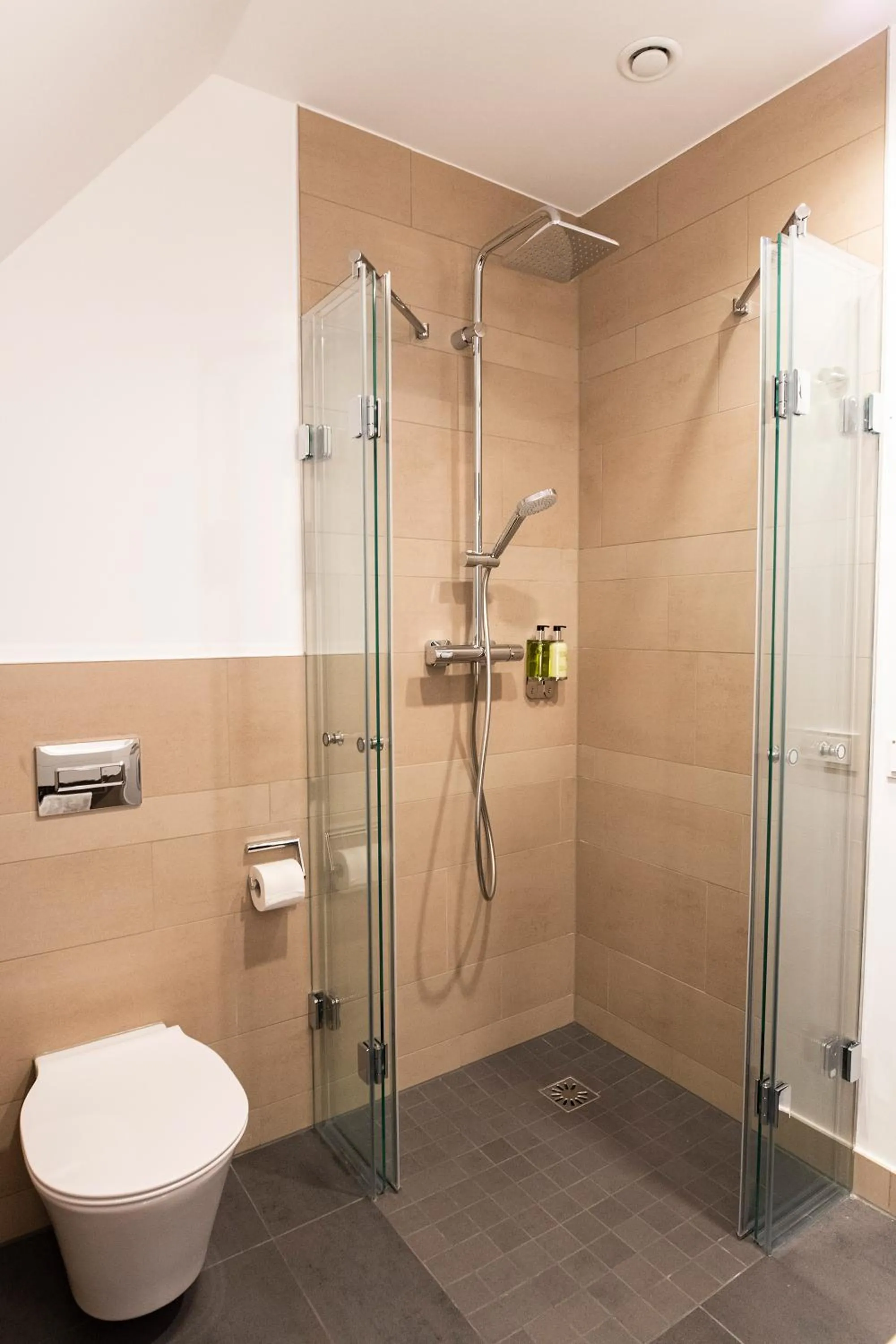 Shower in Hotel Kloster Eberbach