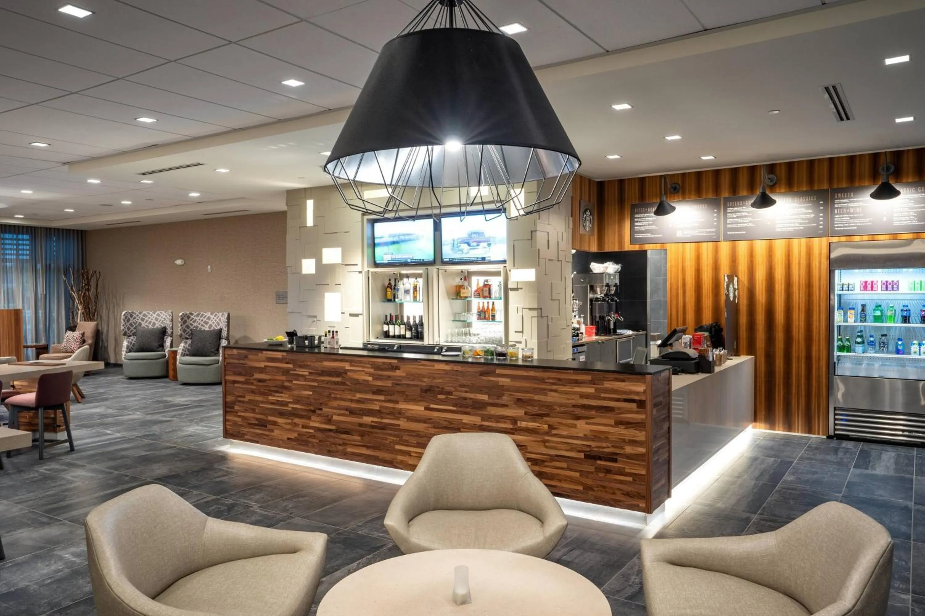 Lounge or bar in Courtyard by Marriott Charleston-North Charleston
