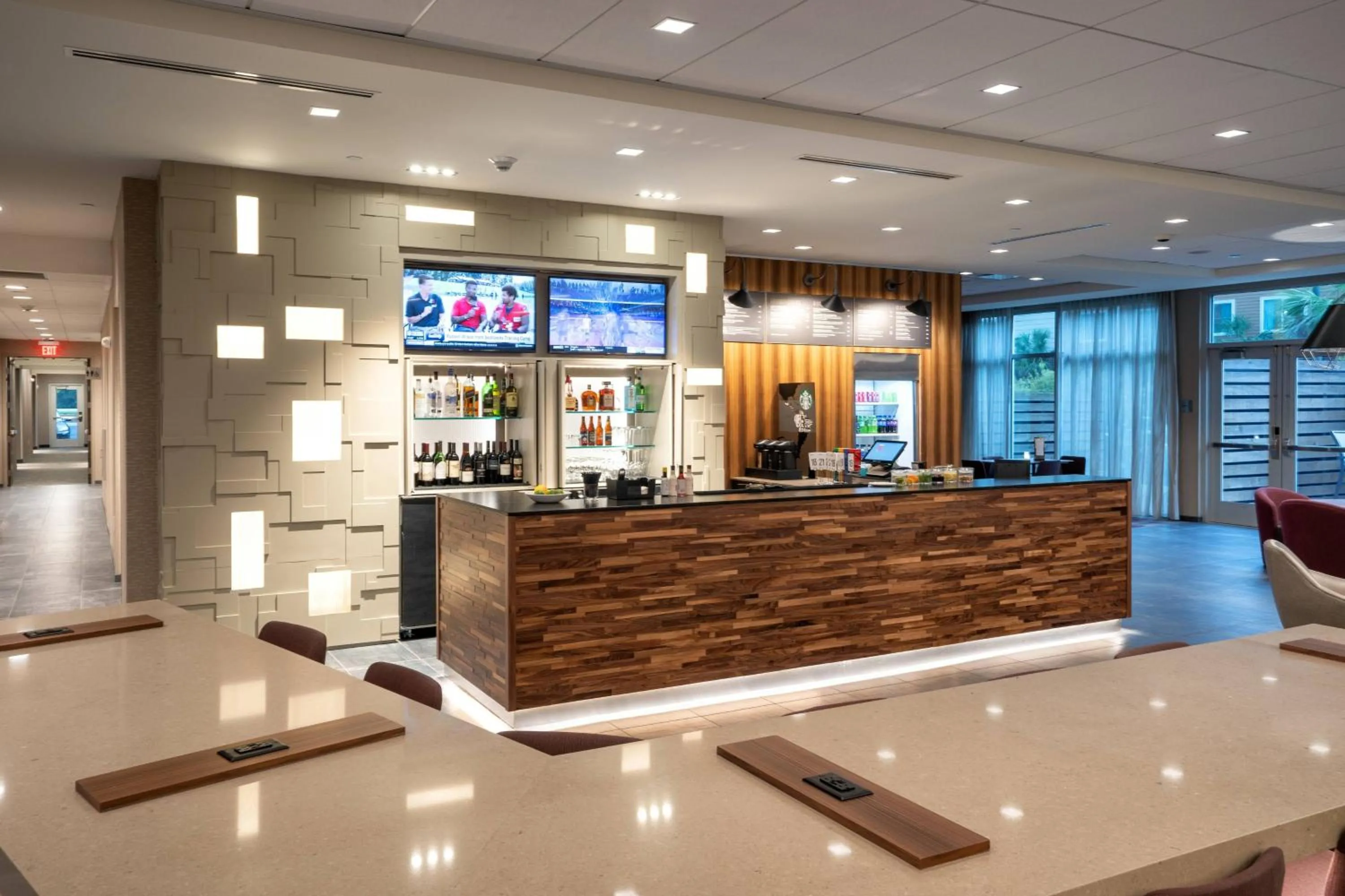 Restaurant/places to eat in Courtyard by Marriott Charleston-North Charleston