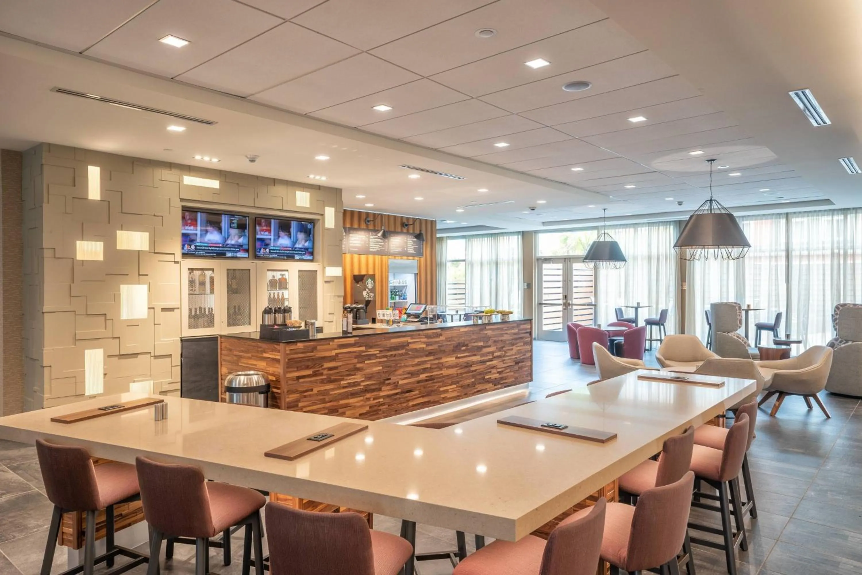 Lounge or bar in Courtyard by Marriott Charleston-North Charleston