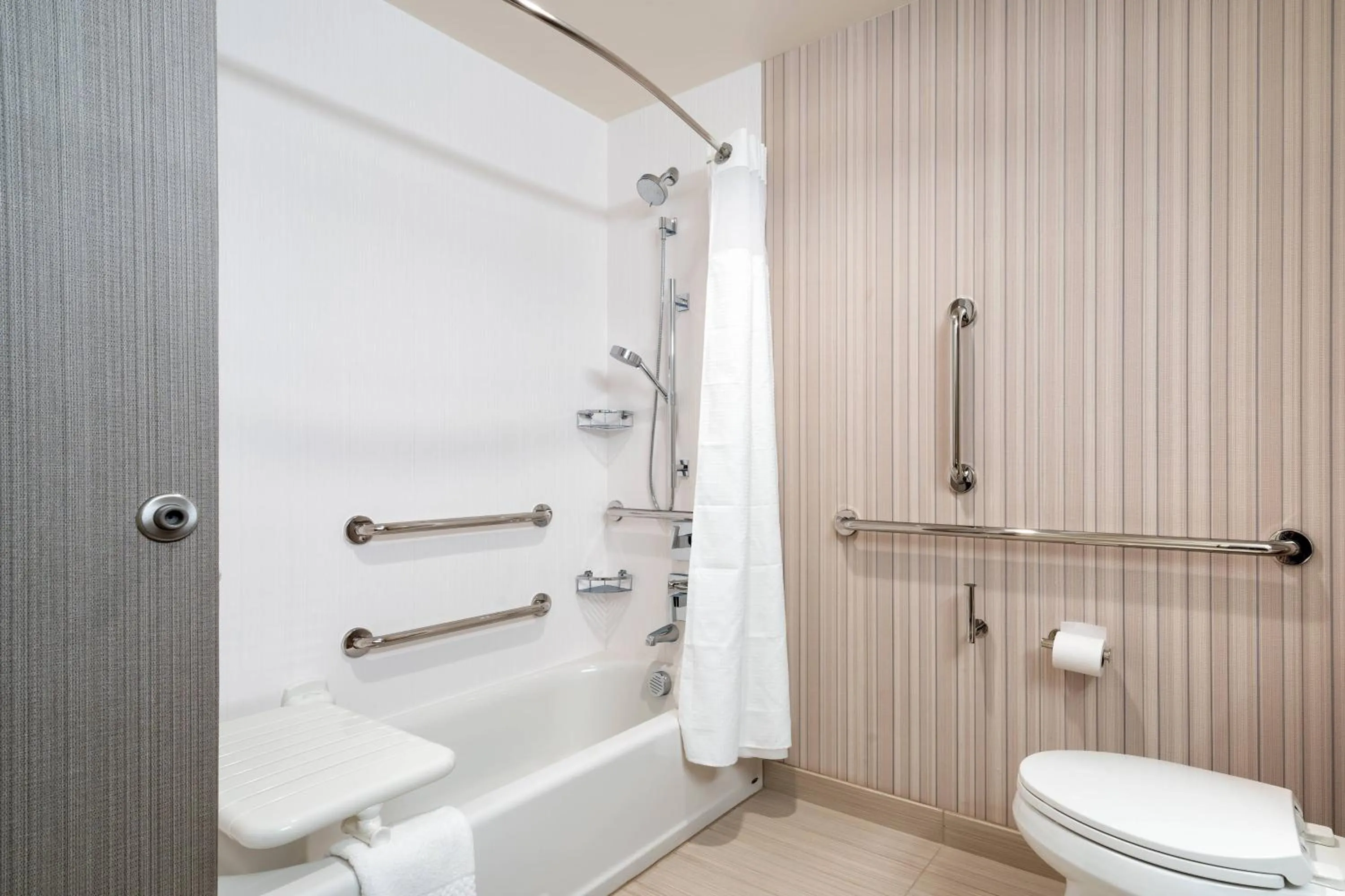 Bathroom in Courtyard by Marriott Charleston-North Charleston