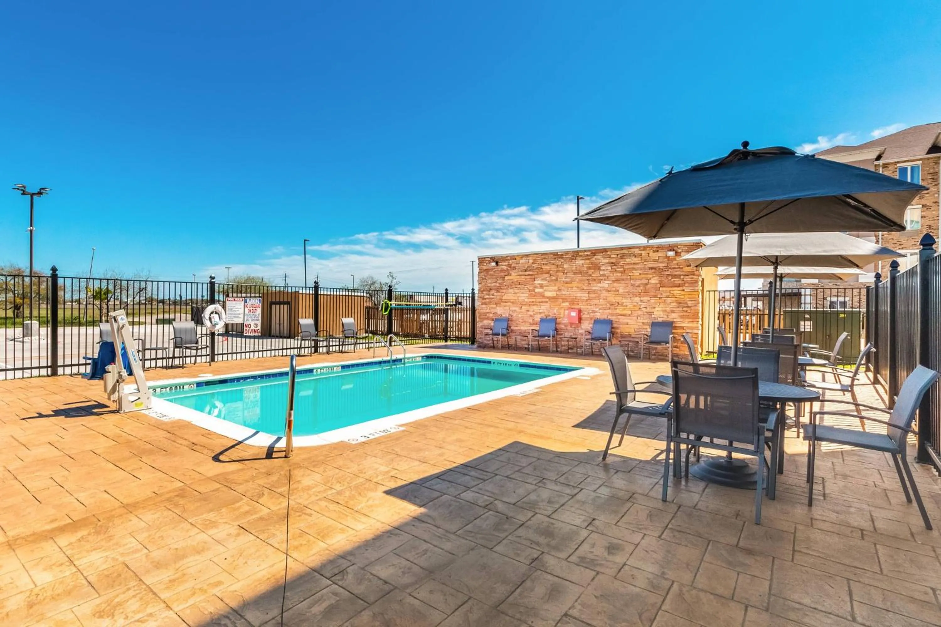 Swimming pool in Fairfield Inn & Suites by Marriott Corpus Christi Central