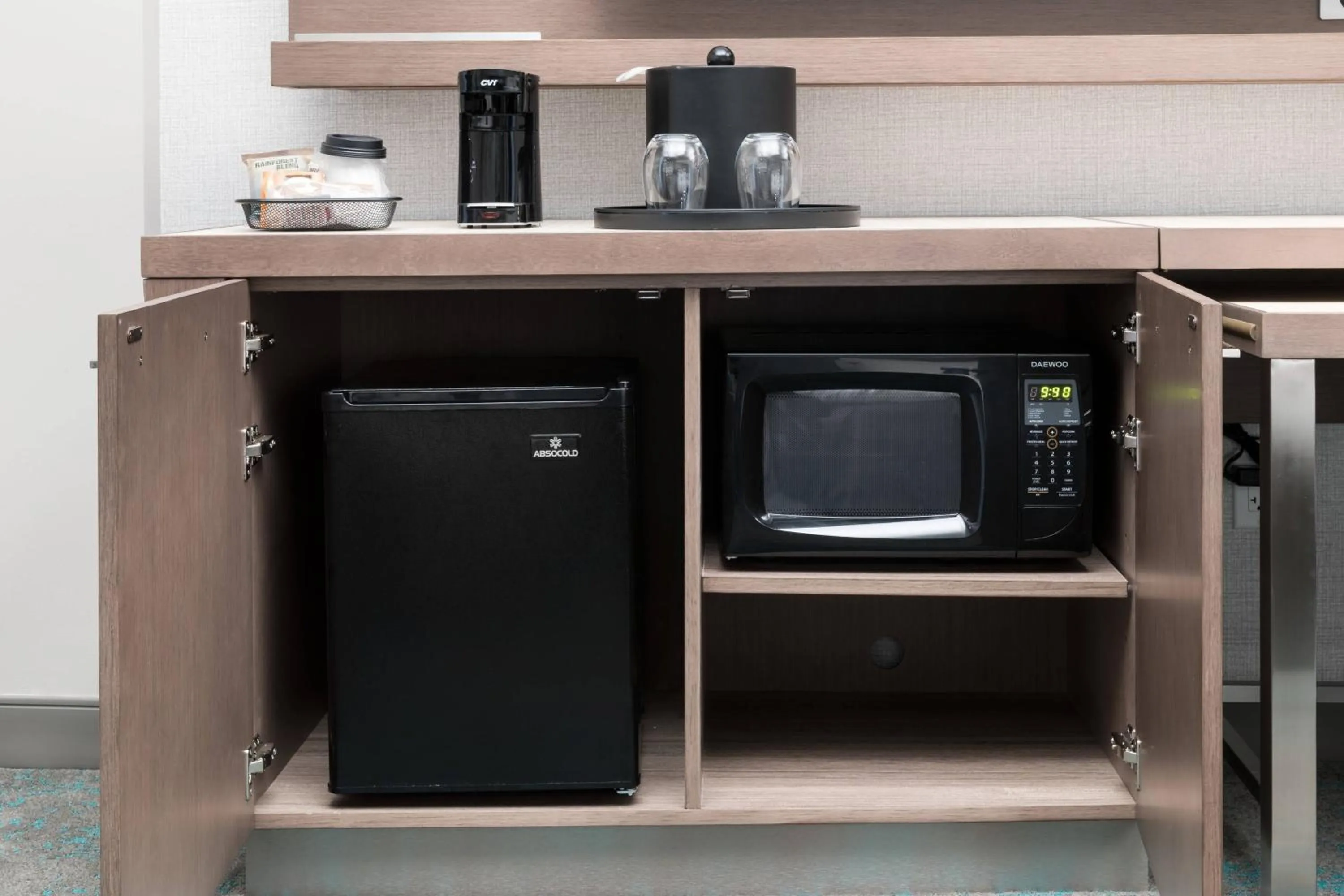 Photo of the whole room in Courtyard by Marriott Houston Heights/I-10