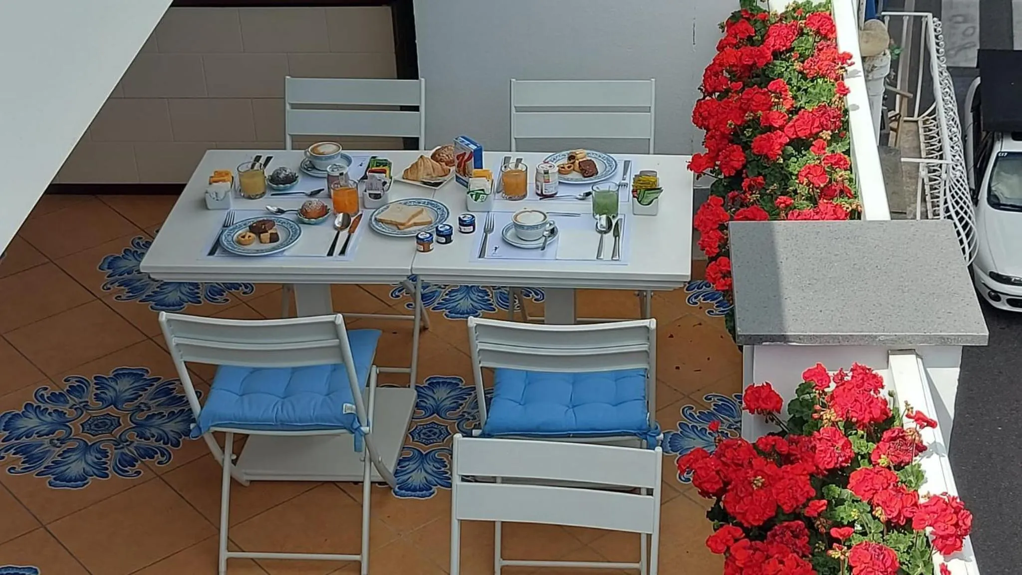 Breakfast in Piazzetta Diefenbach