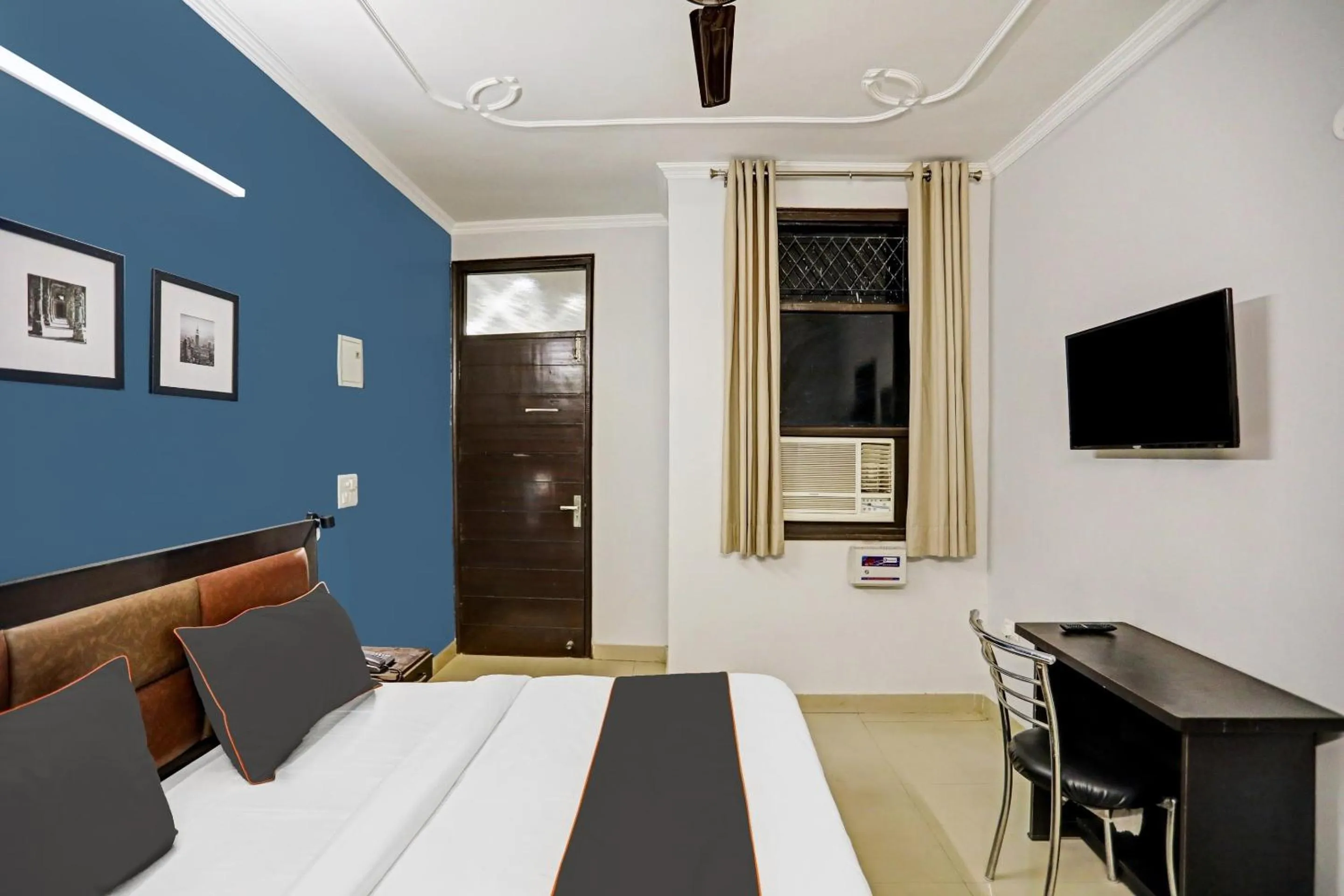 Bedroom in Collection O Agniv Residency Near Saket Metro