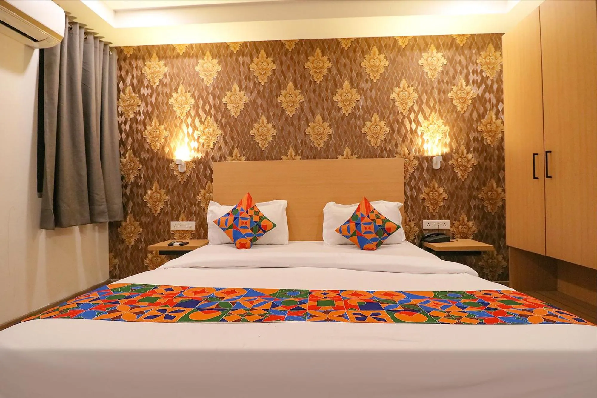 Bed in Via La Serene - Near Yamuna Sports Complex