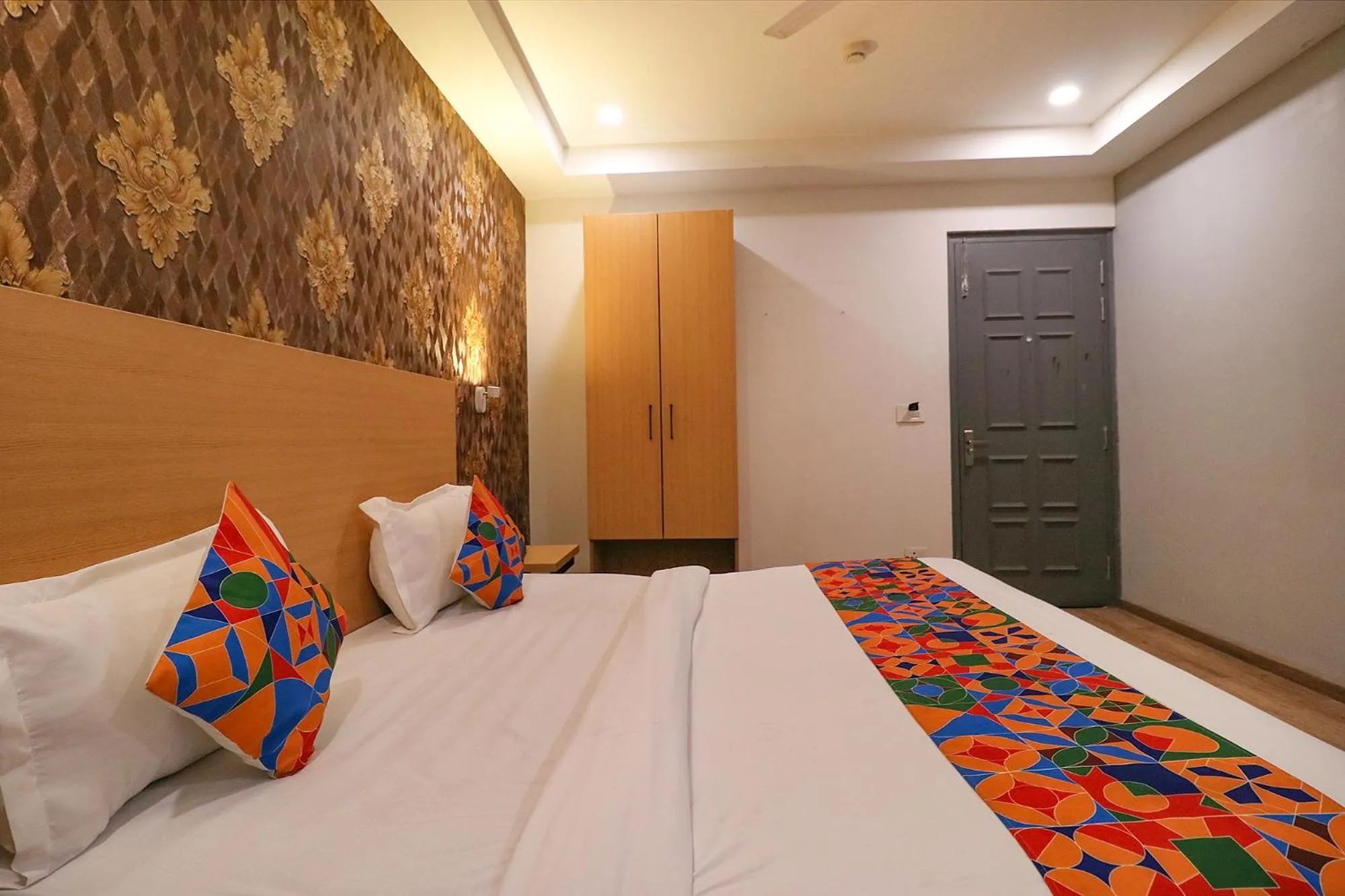 Bed in Via La Serene - Near Yamuna Sports Complex