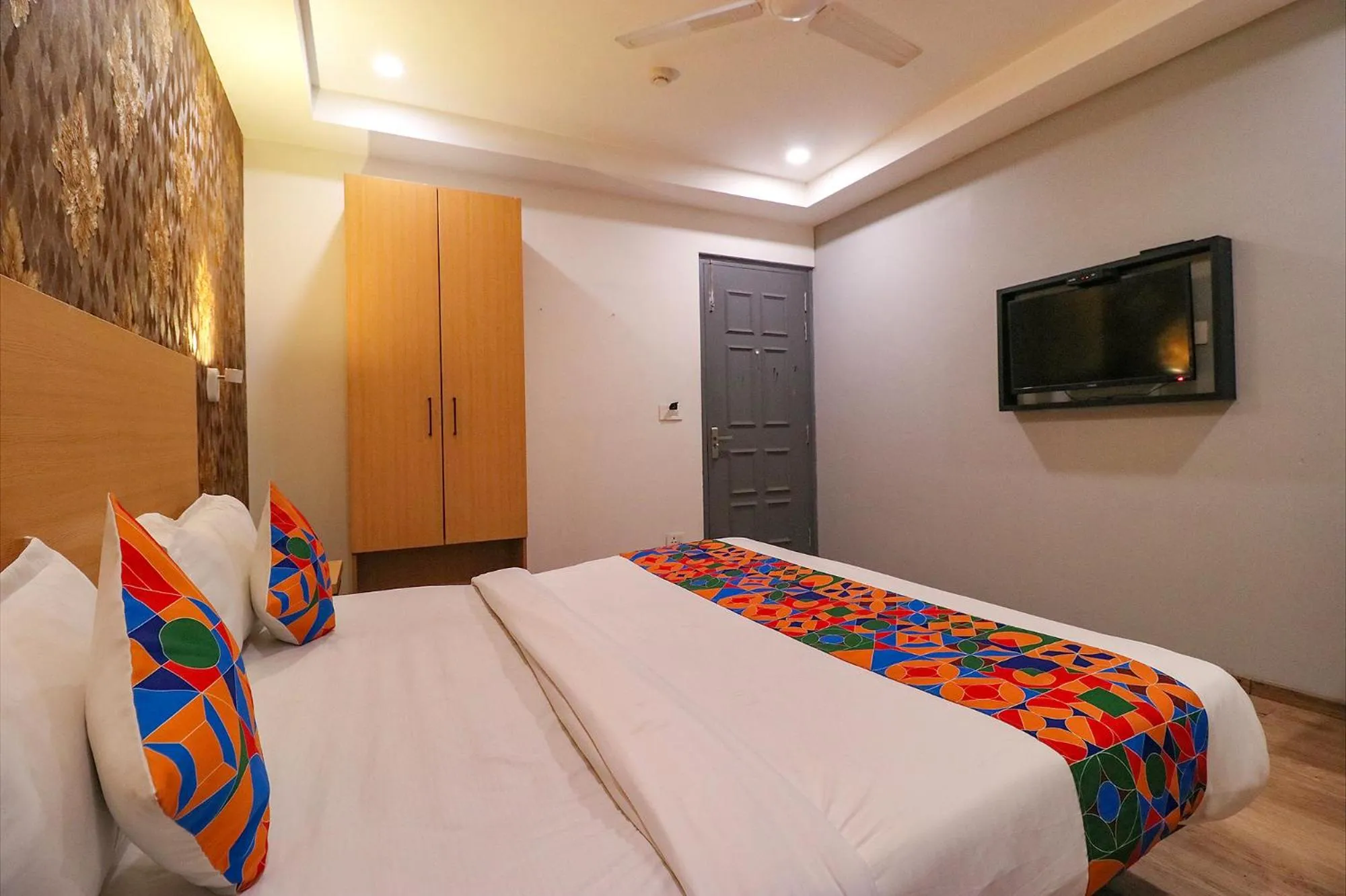 Bed in Via La Serene - Near Yamuna Sports Complex