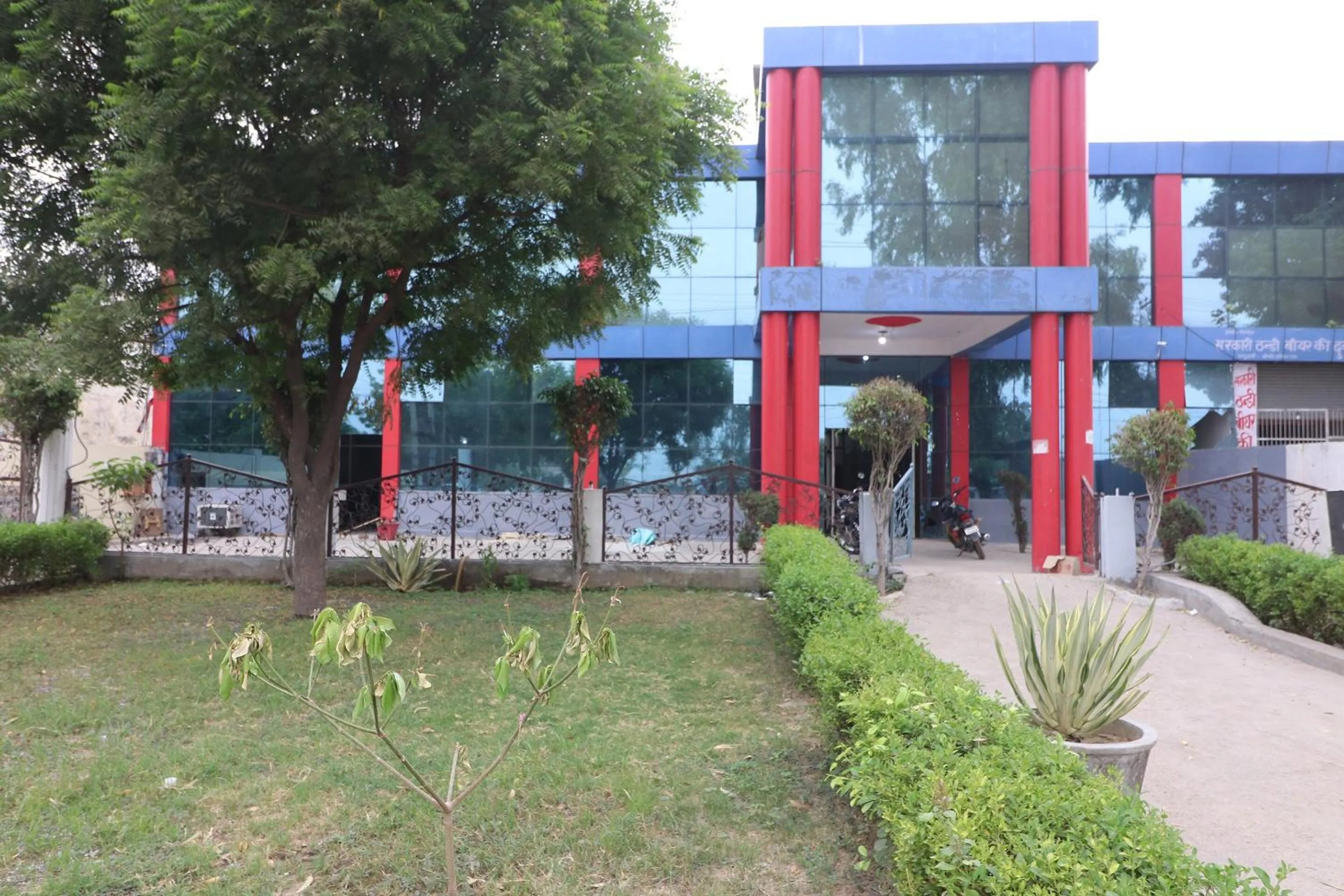 Facade/entrance in Hotel O Mulaqat