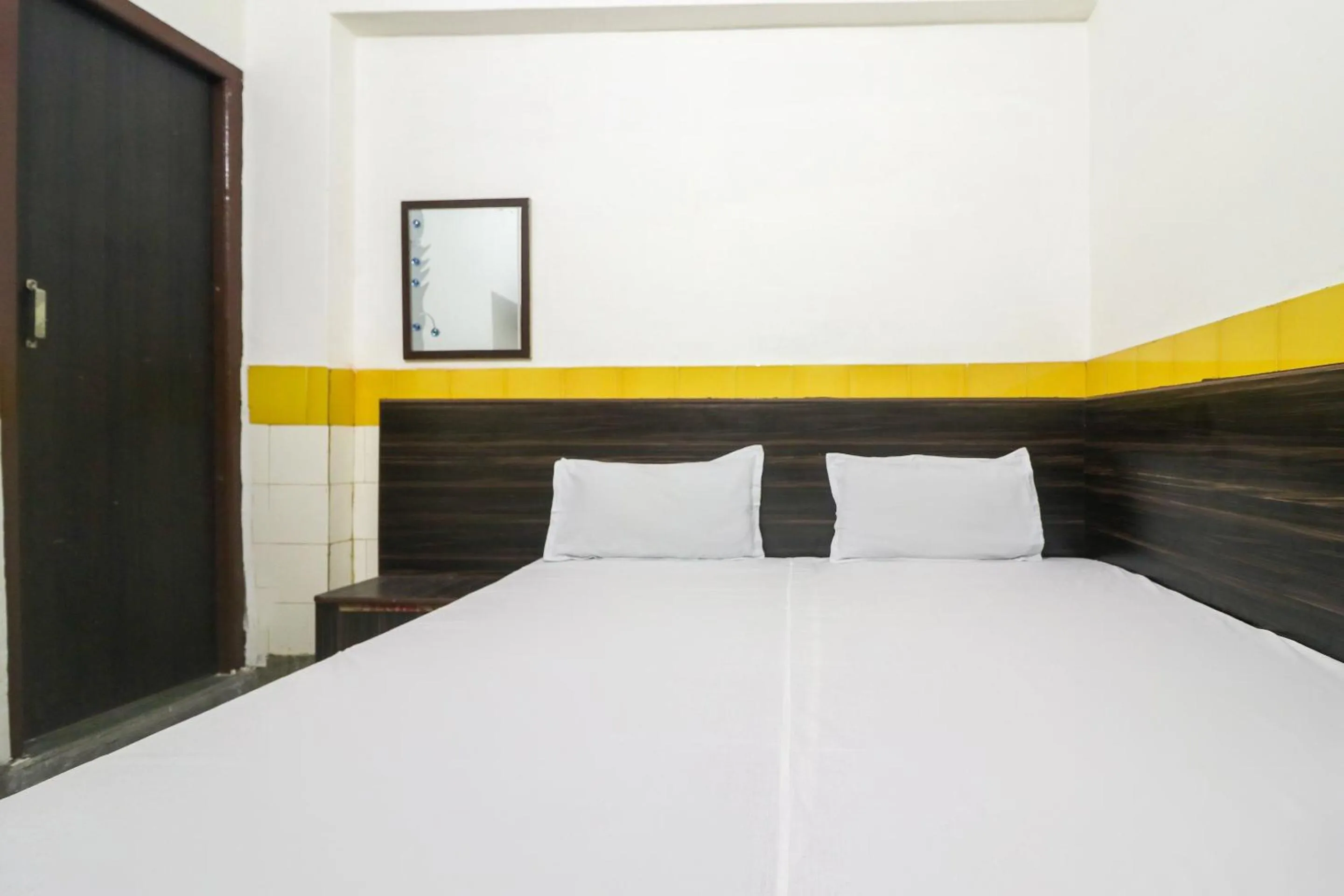 Bedroom, Bed in SPOT ON Hotel Anand Bhawan