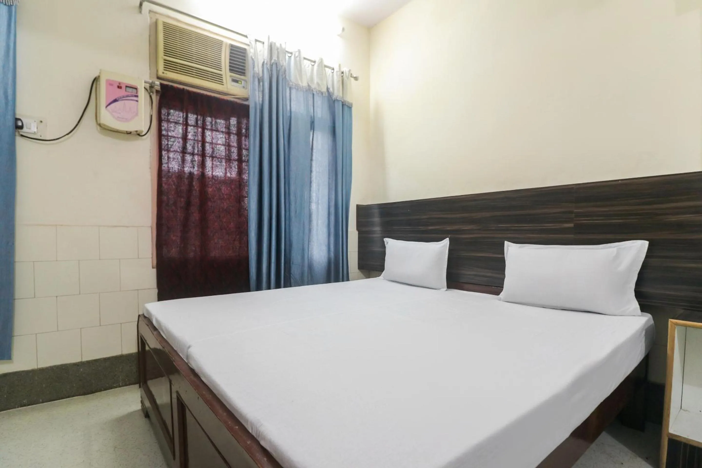 Bedroom, Bed in SPOT ON Hotel Anand Bhawan