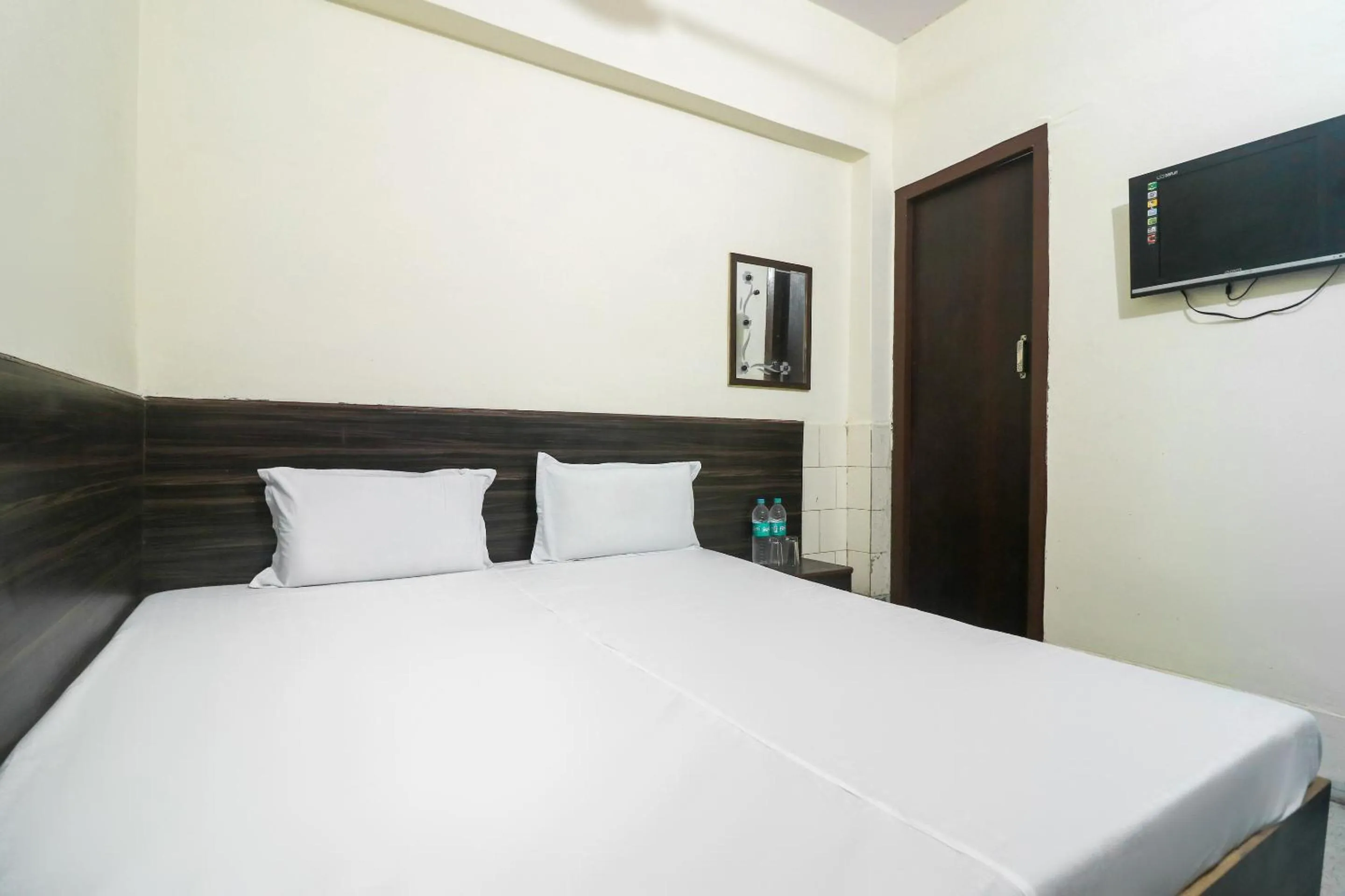 Bedroom, Bed in SPOT ON Hotel Anand Bhawan