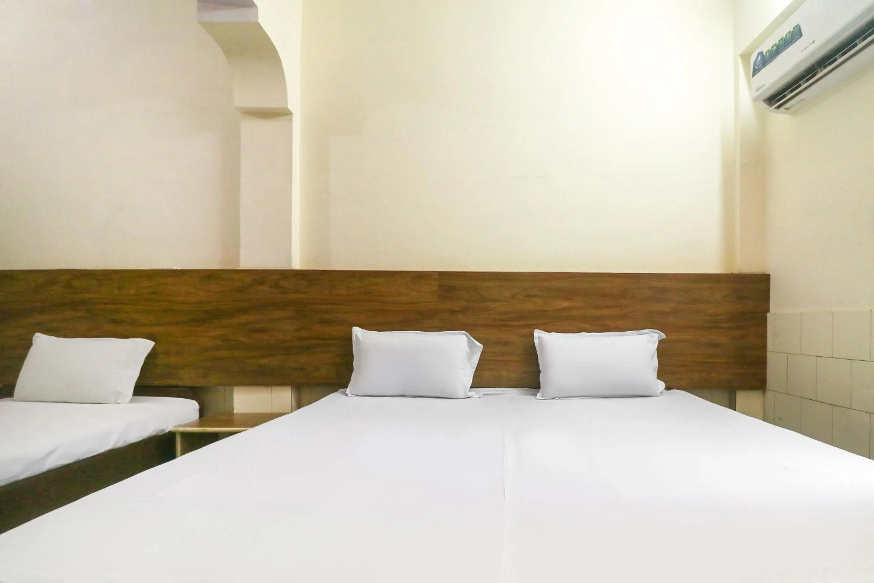 Bedroom, Bed in SPOT ON Hotel Anand Bhawan