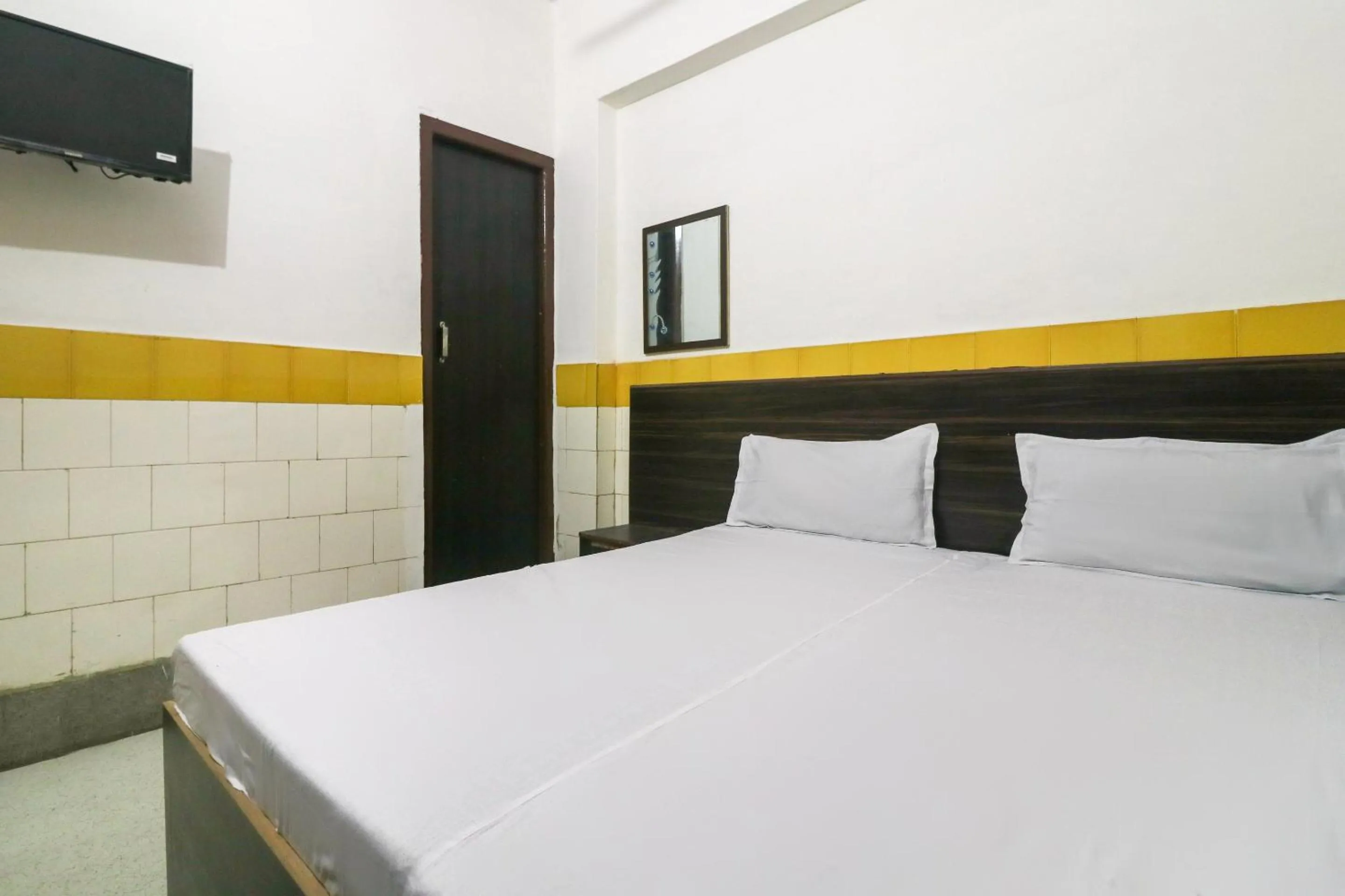 Bedroom, Bed in SPOT ON Hotel Anand Bhawan