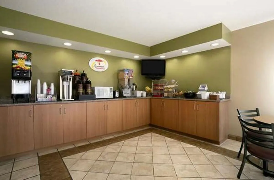 Breakfast in Super 8 by Wyndham Columbia City