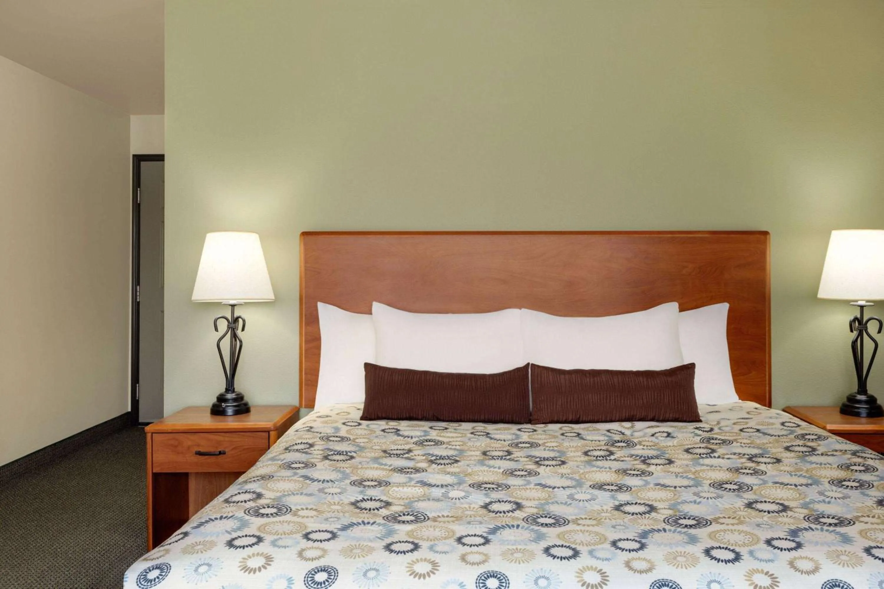 Photo of the whole room, Bed in AmericInn by Wyndham Havre