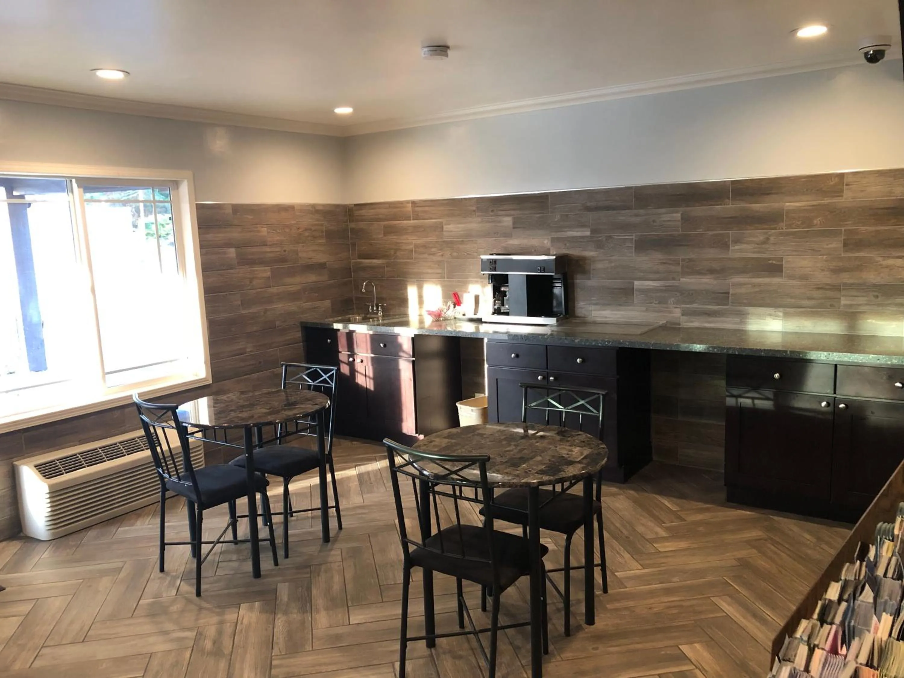 Food and drinks in Menifee Inn