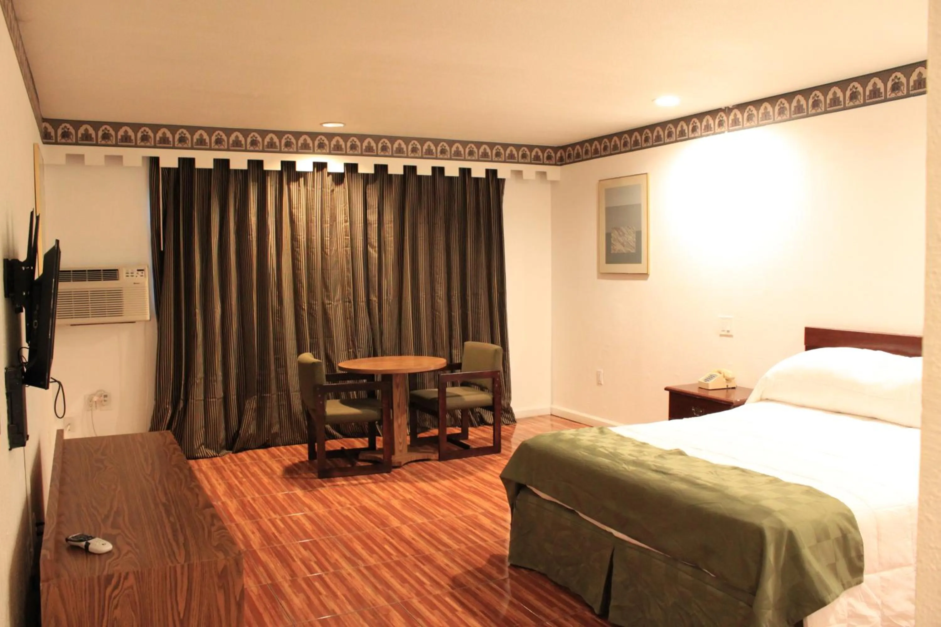 Photo of the whole room, Bed in Menifee Inn