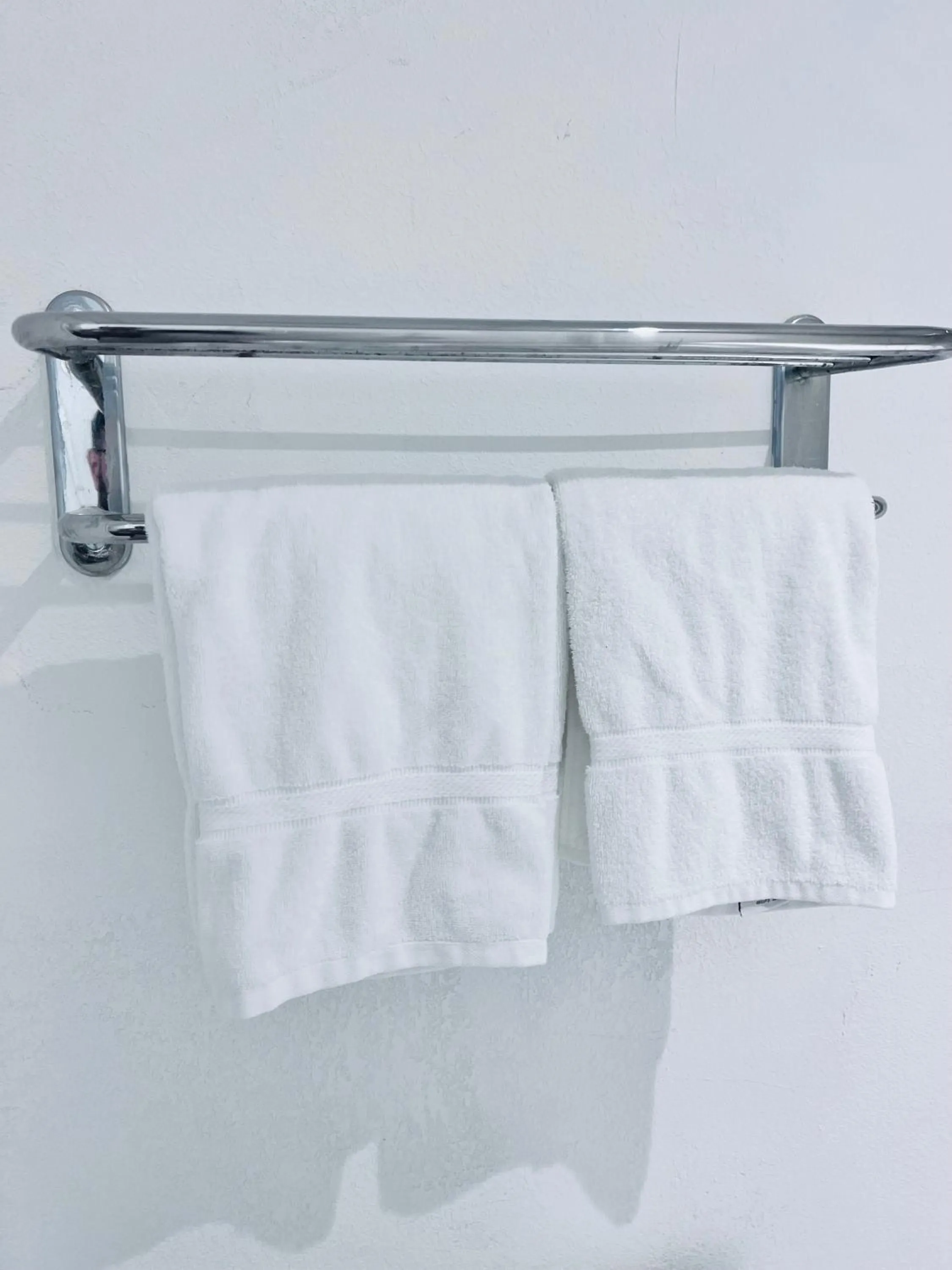 Bathroom in Knights Inn Dillard