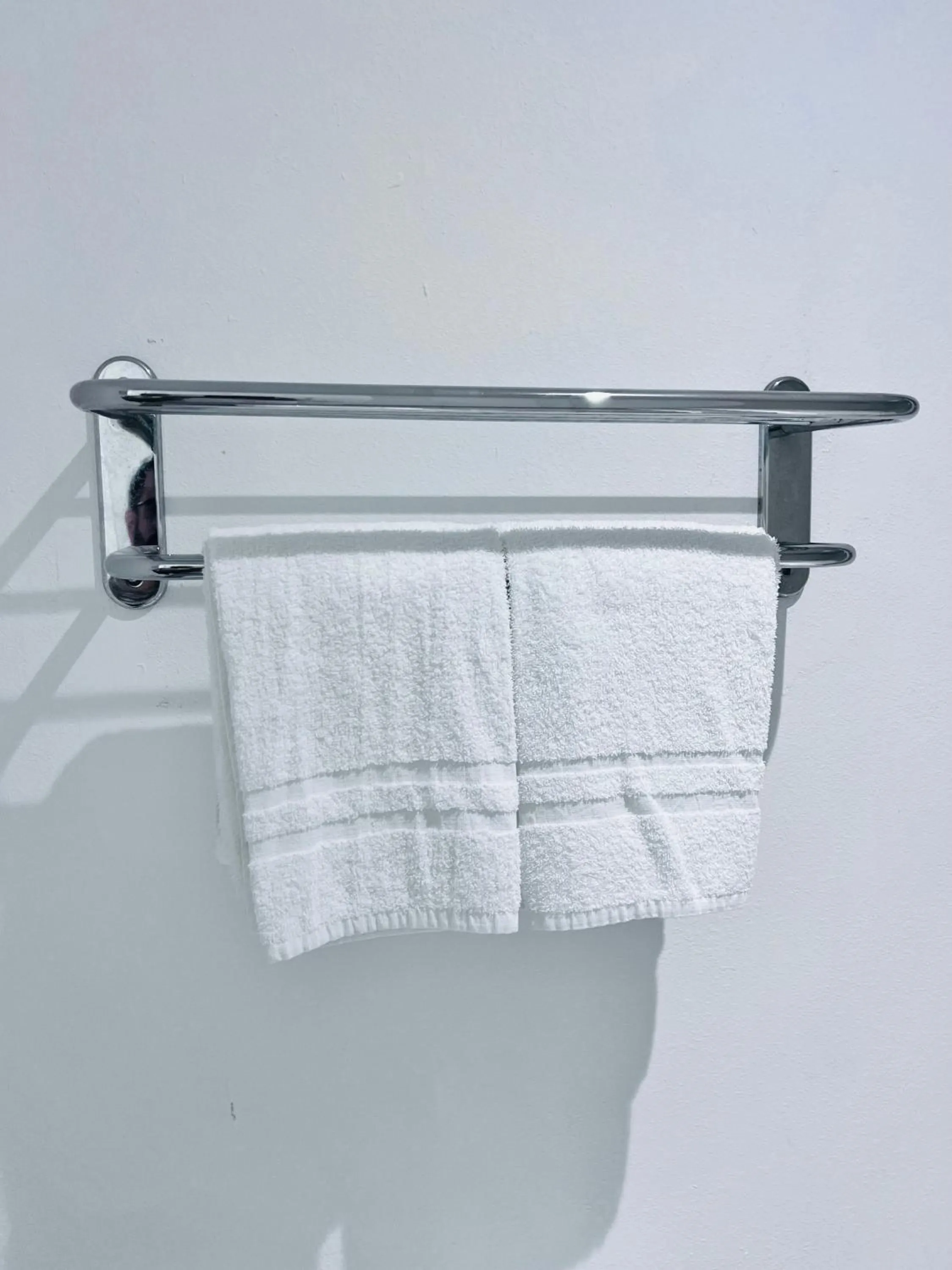 Bathroom in Knights Inn Dillard