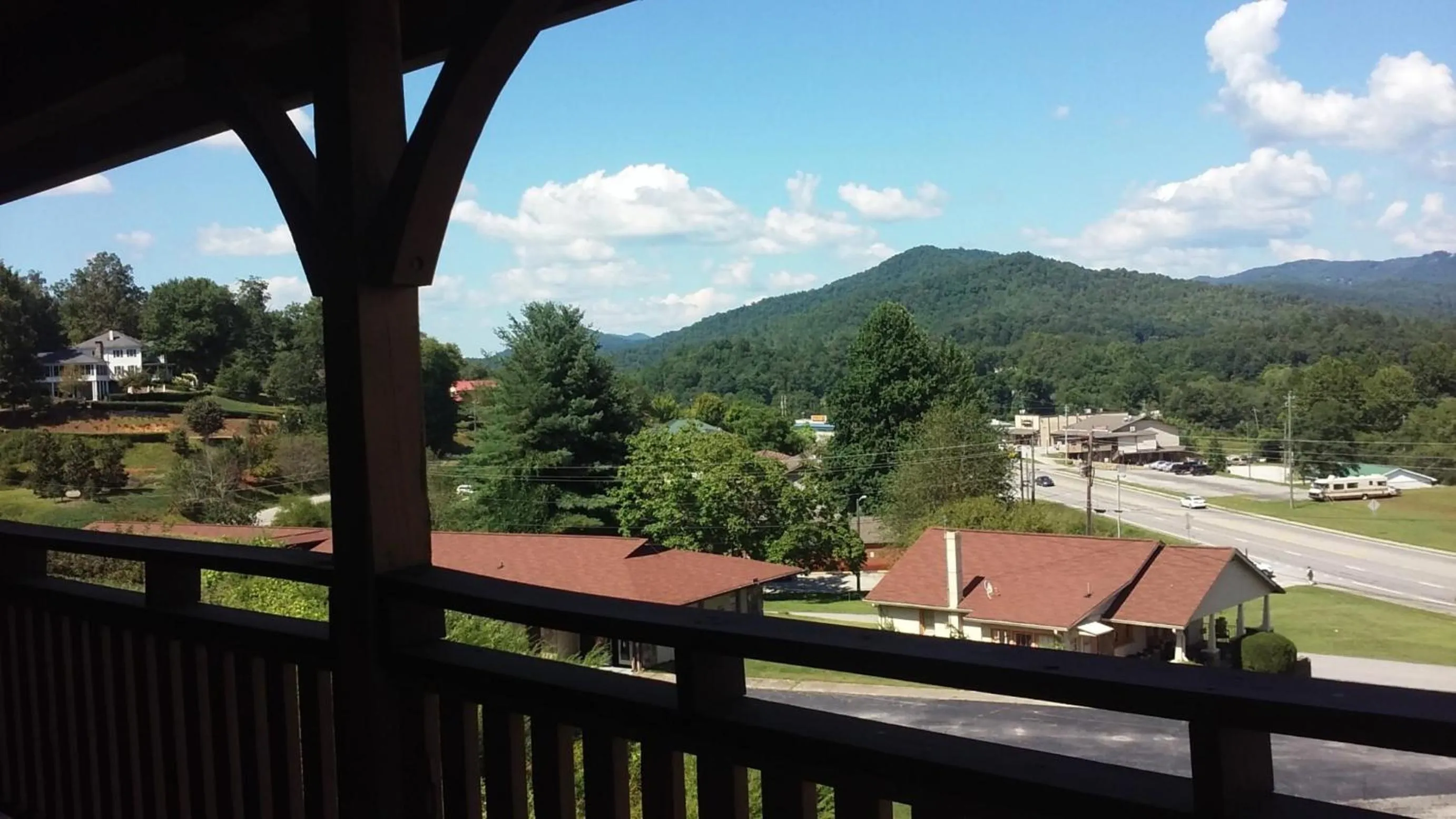Balcony/Terrace, Mountain View in Knights Inn Dillard