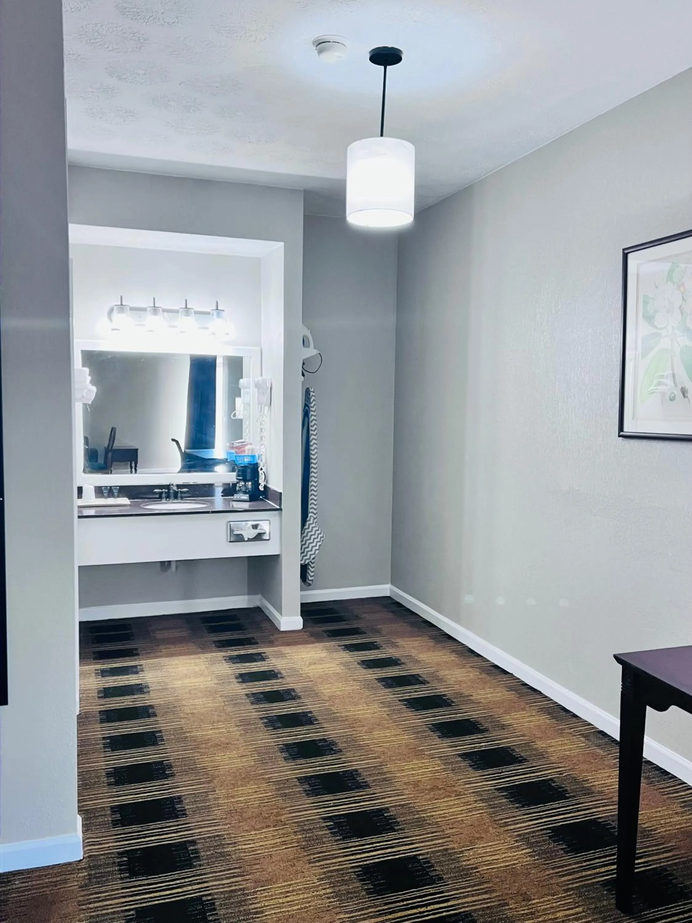 Bedroom, TV/Entertainment Center in Knights Inn Dillard