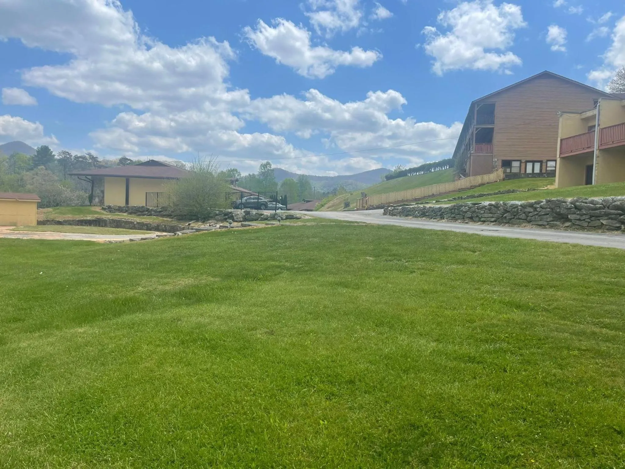 Property building, Garden in Knights Inn Dillard