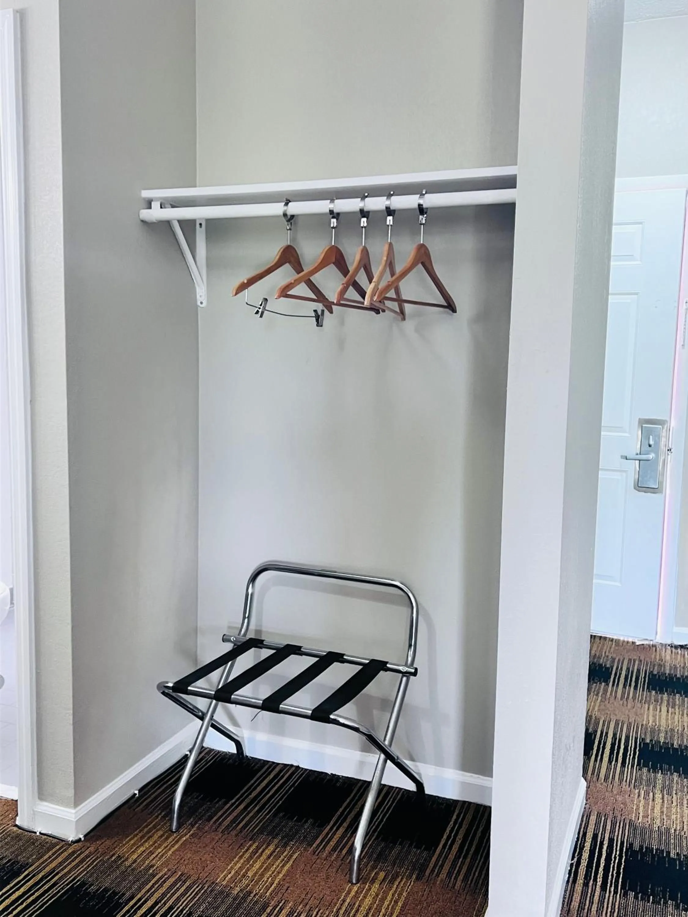 wardrobe in Knights Inn Dillard