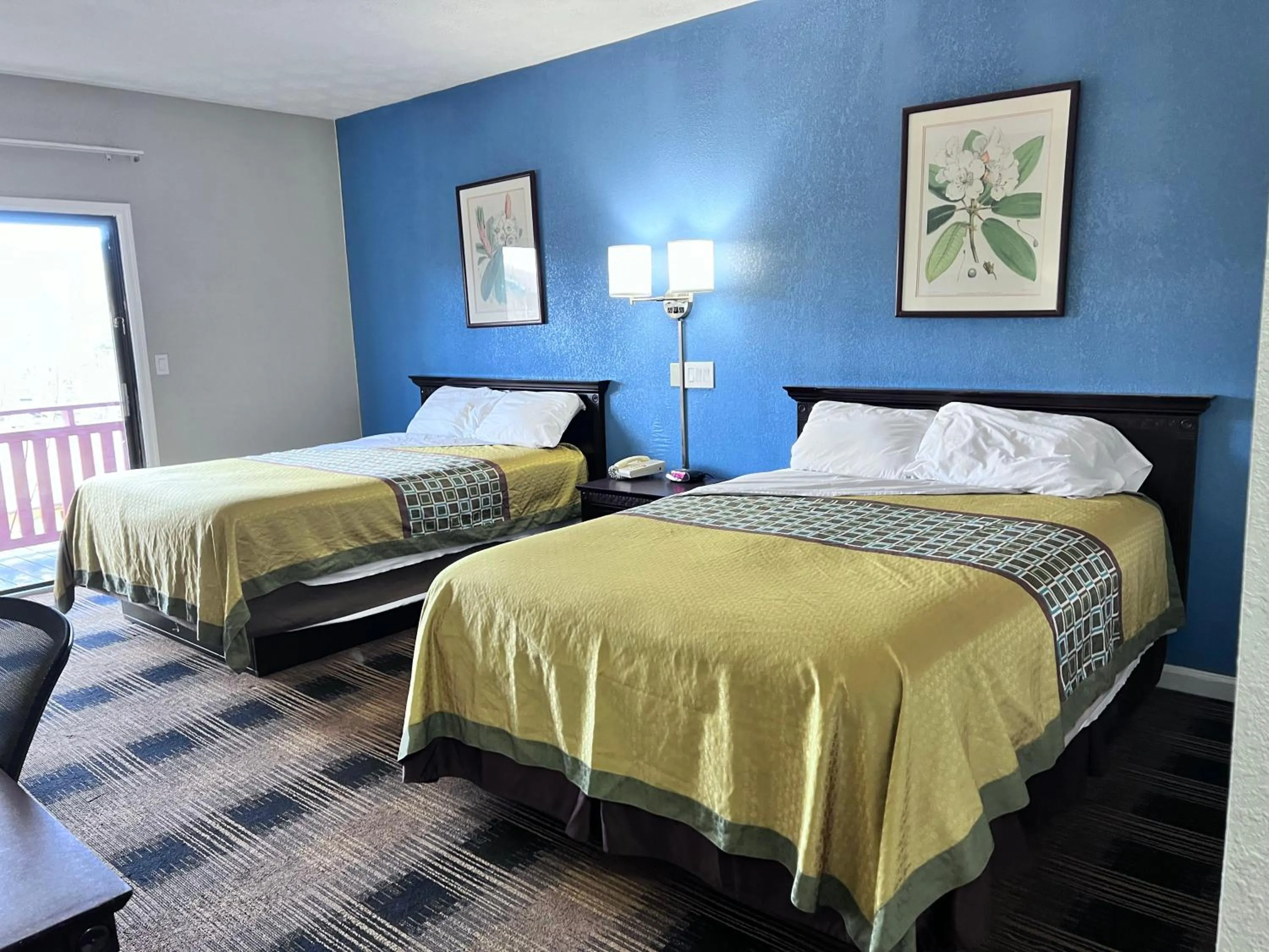 Bed in Knights Inn Dillard