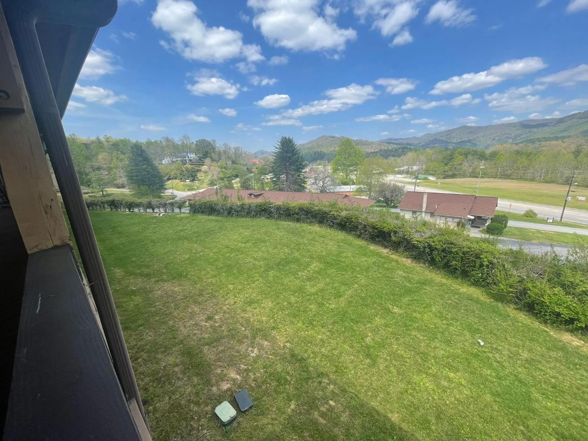 Lake view in Knights Inn Dillard