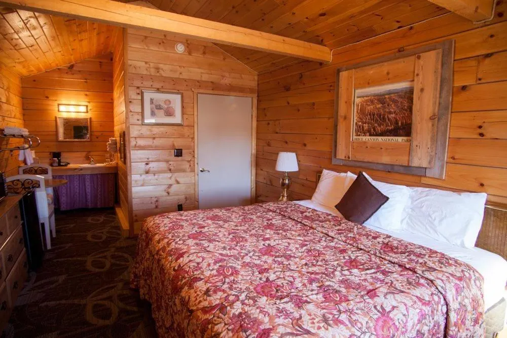 Bed in Bryce Gateway inn Cabins
